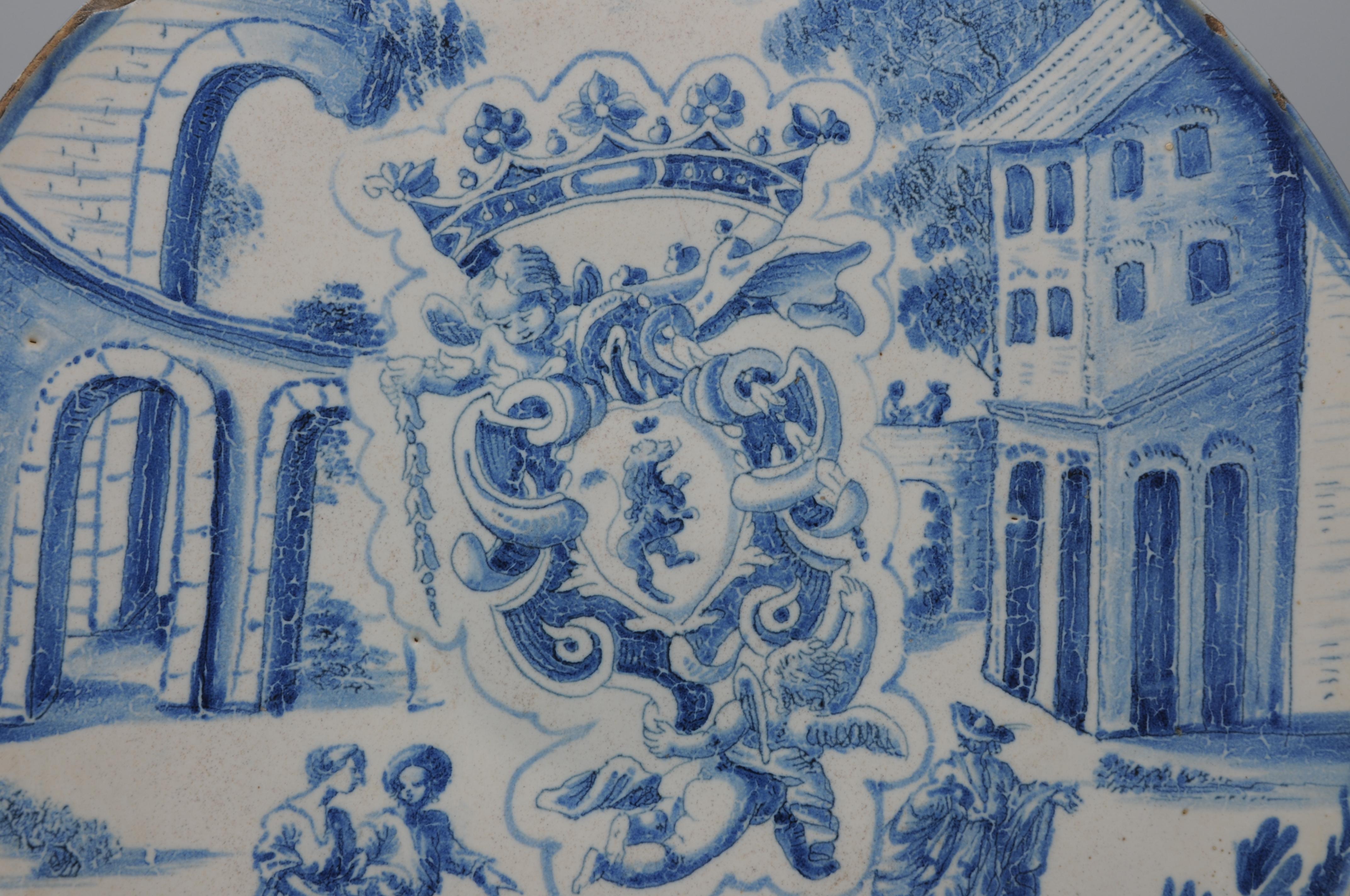 Savona - Plato armorial alzatina sobre peana, siglo XVIII, marca del escudo de Savona Italiano en venta