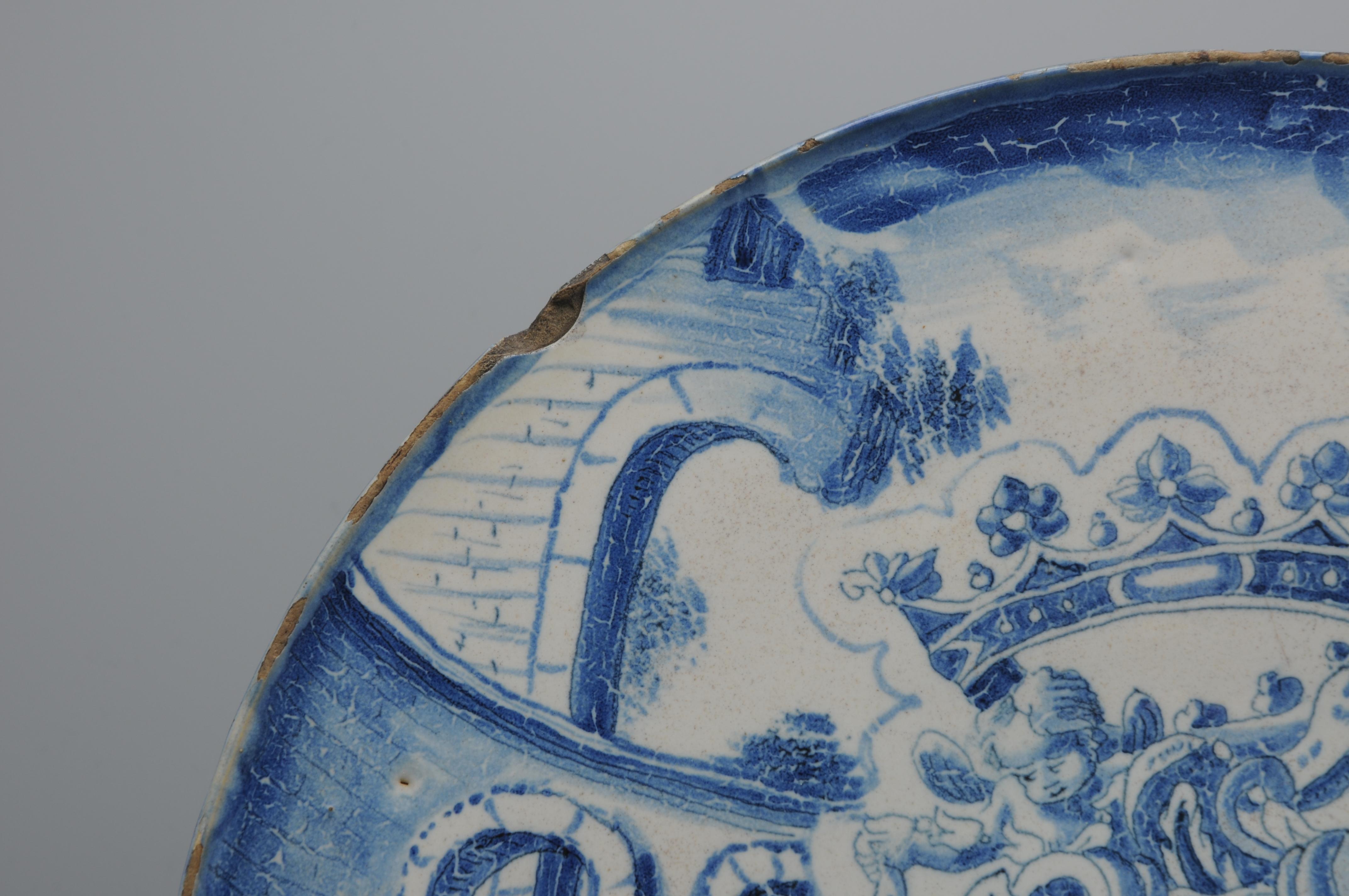 Savona - Plato armorial alzatina sobre peana, siglo XVIII, marca del escudo de Savona Glaseado en venta