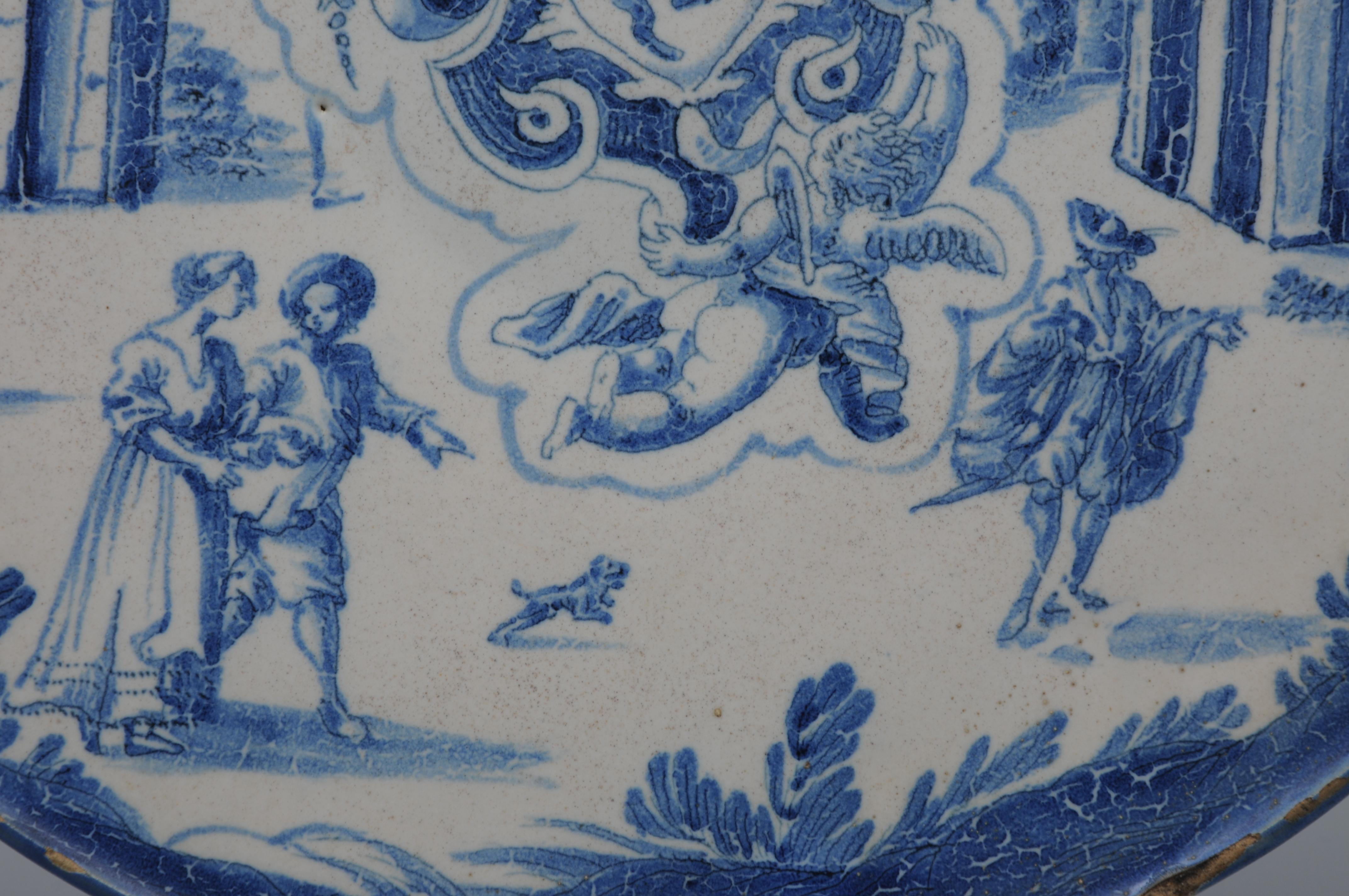 Savona - Plato armorial alzatina sobre peana, siglo XVIII, marca del escudo de Savona siglo XVIII y antes en venta