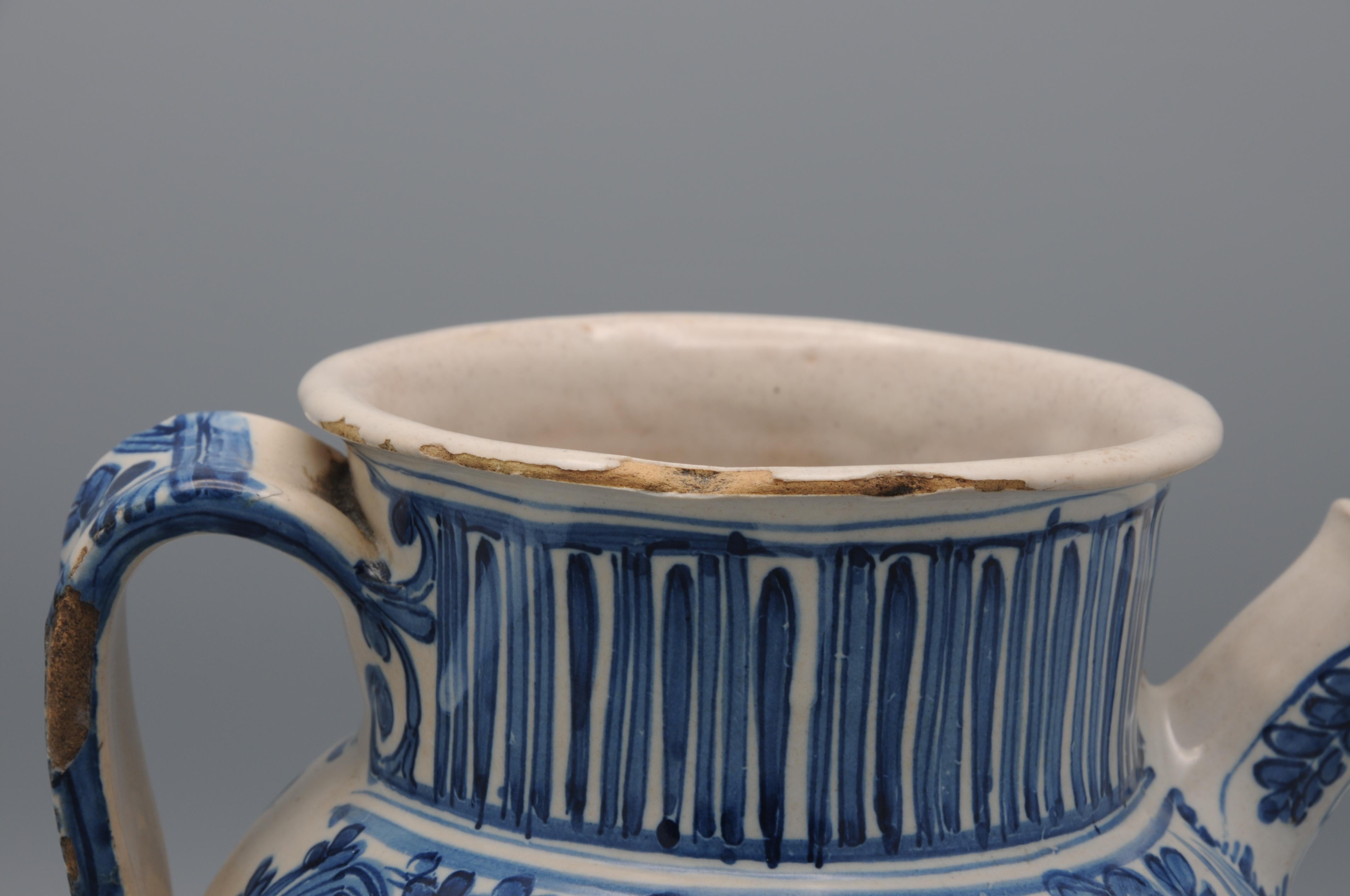 Savona - Maiolica Apothekergefäß / Weiches Drogengefäß -  17. Jahrhundert (18. Jahrhundert und früher) im Angebot