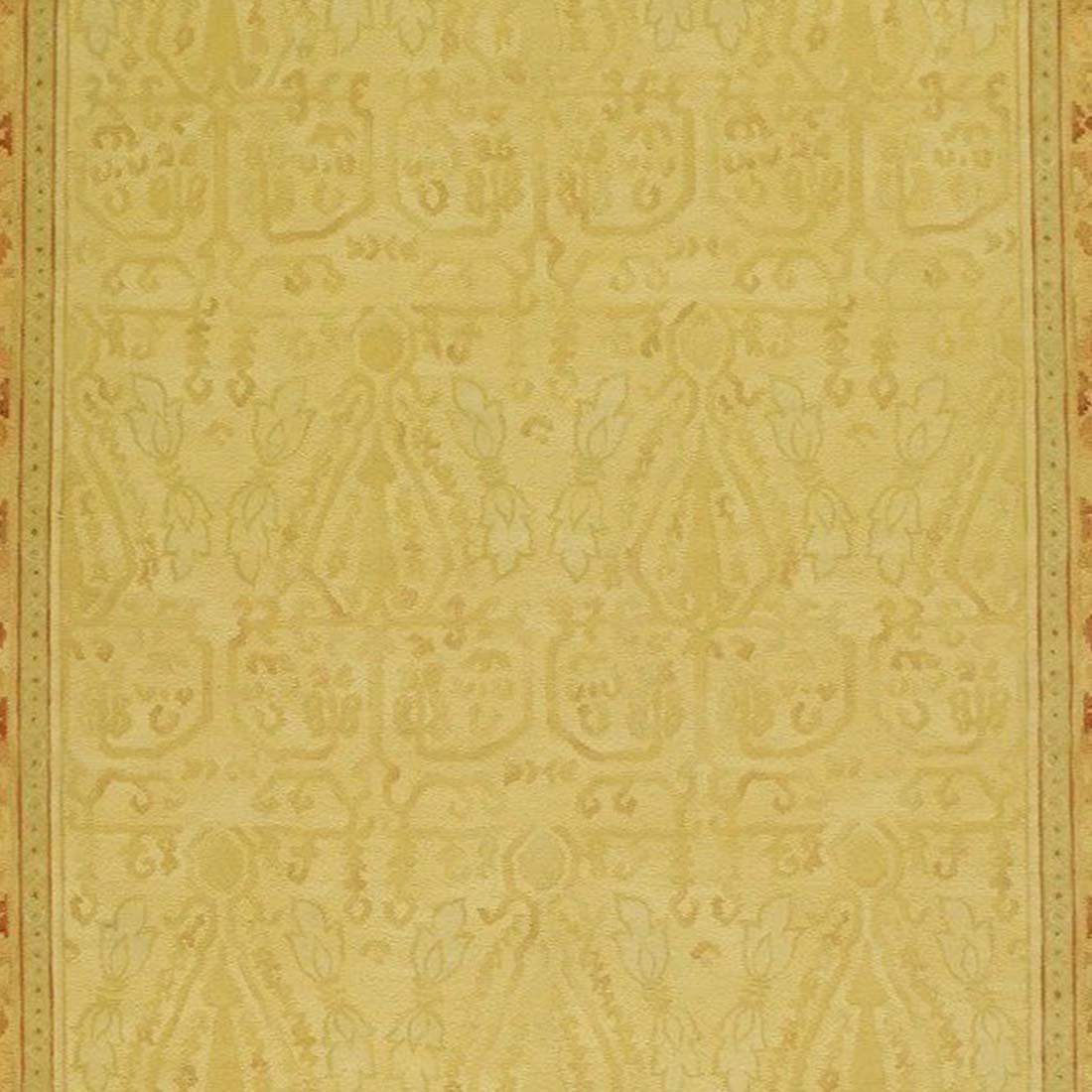 Un broccato di seta medievale con influenze saffavide e andaluse ha ispirato questo fondo zafferano e bordo tonale ambrato. Questo tappeto a pelo tagliato e a cappio è stato realizzato a mano combinando un'armatura a cappio inventata da Asmara con