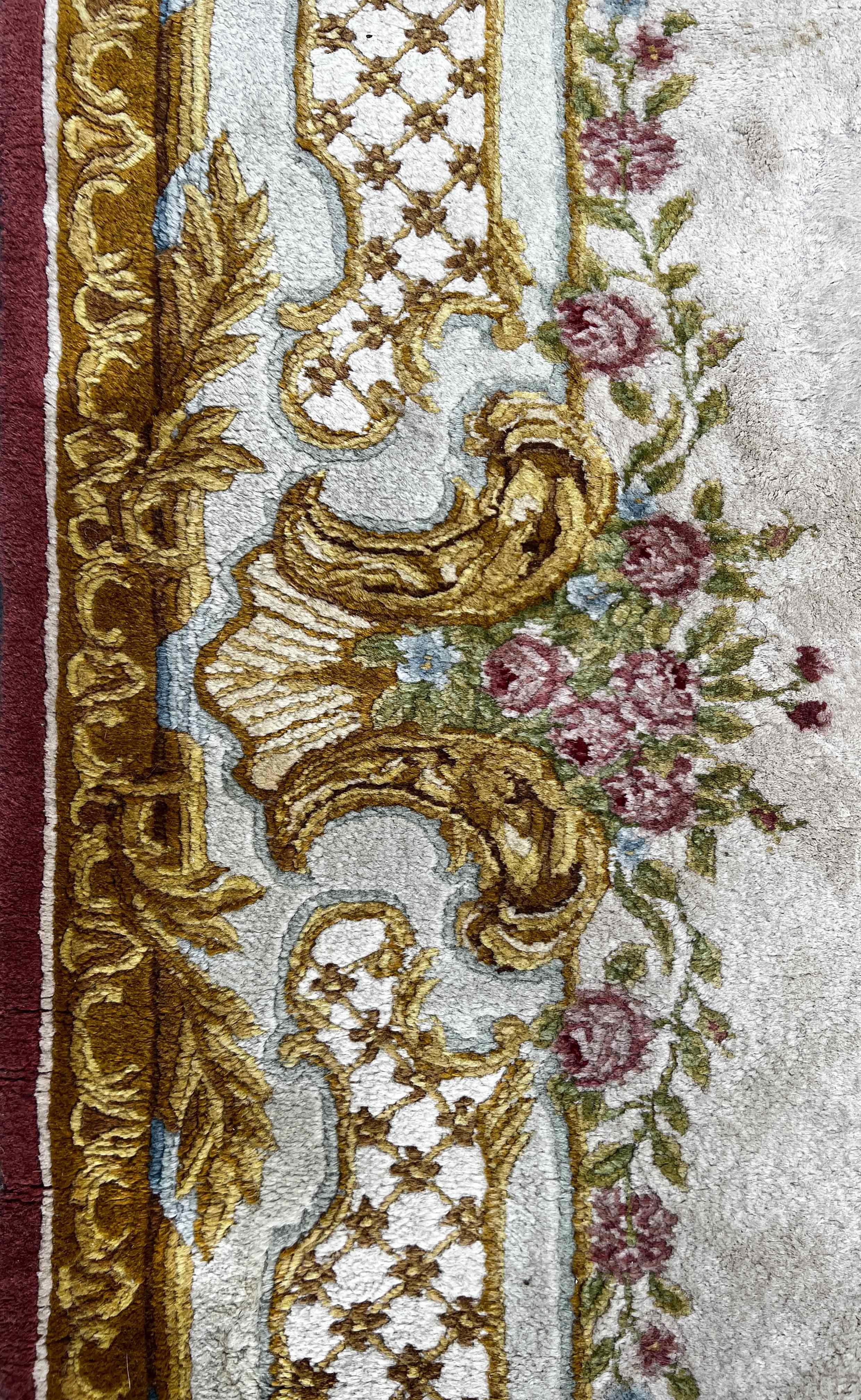 French carpet ( Savonnerie ) around 1950 in wool, N° 1231 For Sale 3