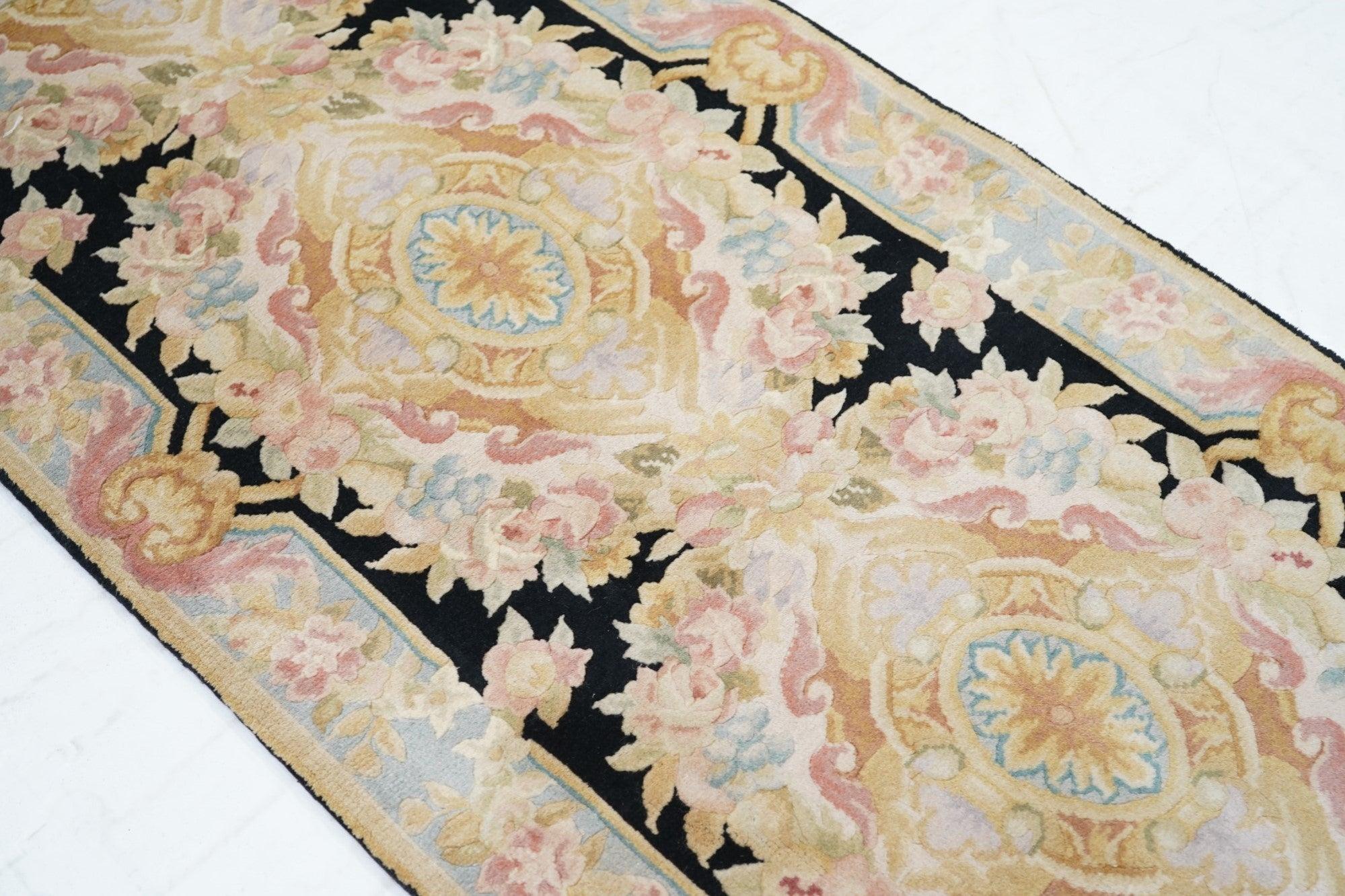 Lana Savonnerie Runner 2'6'' x 10'0'' in vendita