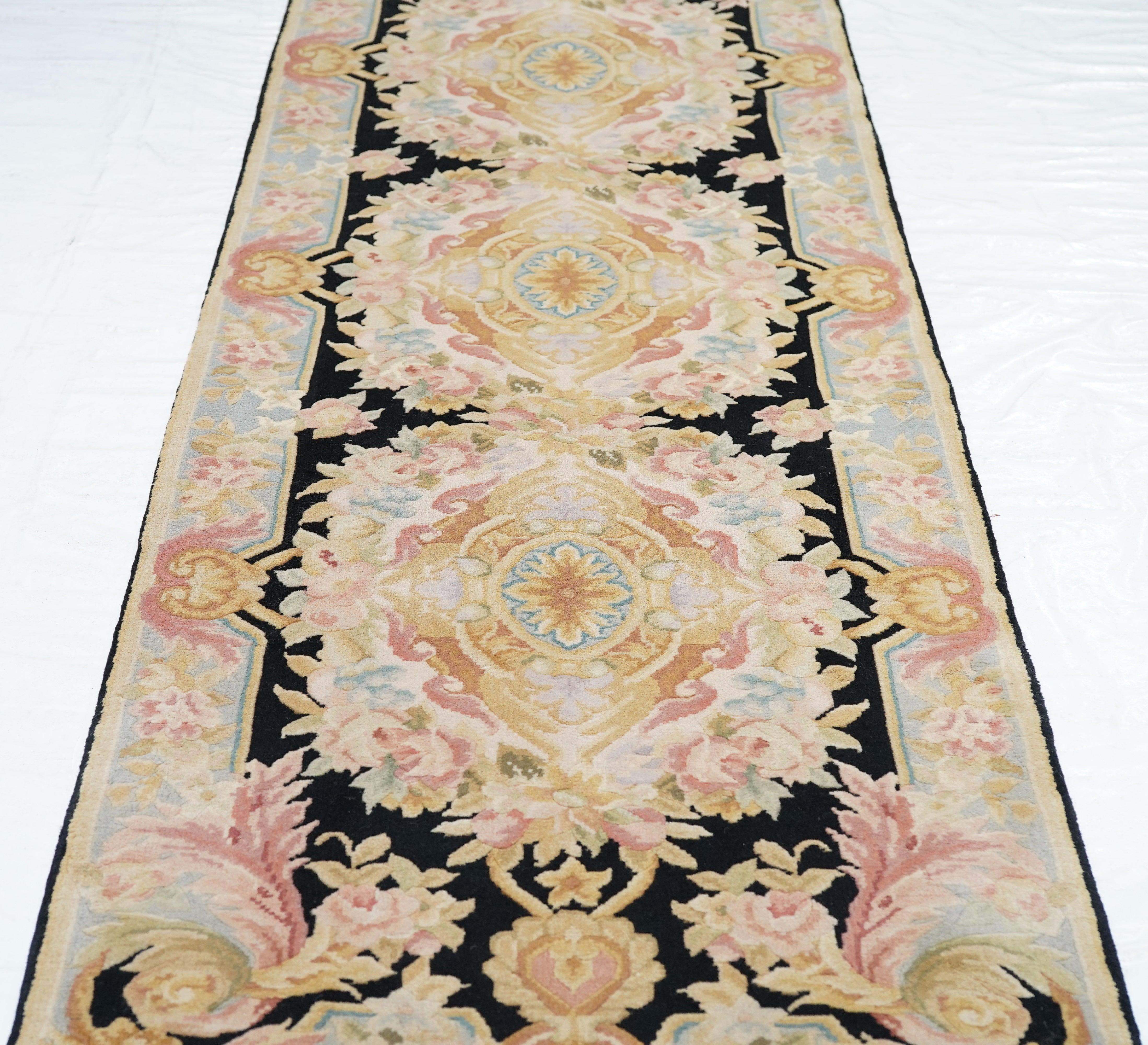 Savonnerie Runner 2'6'' x 10'0'' in vendita 2