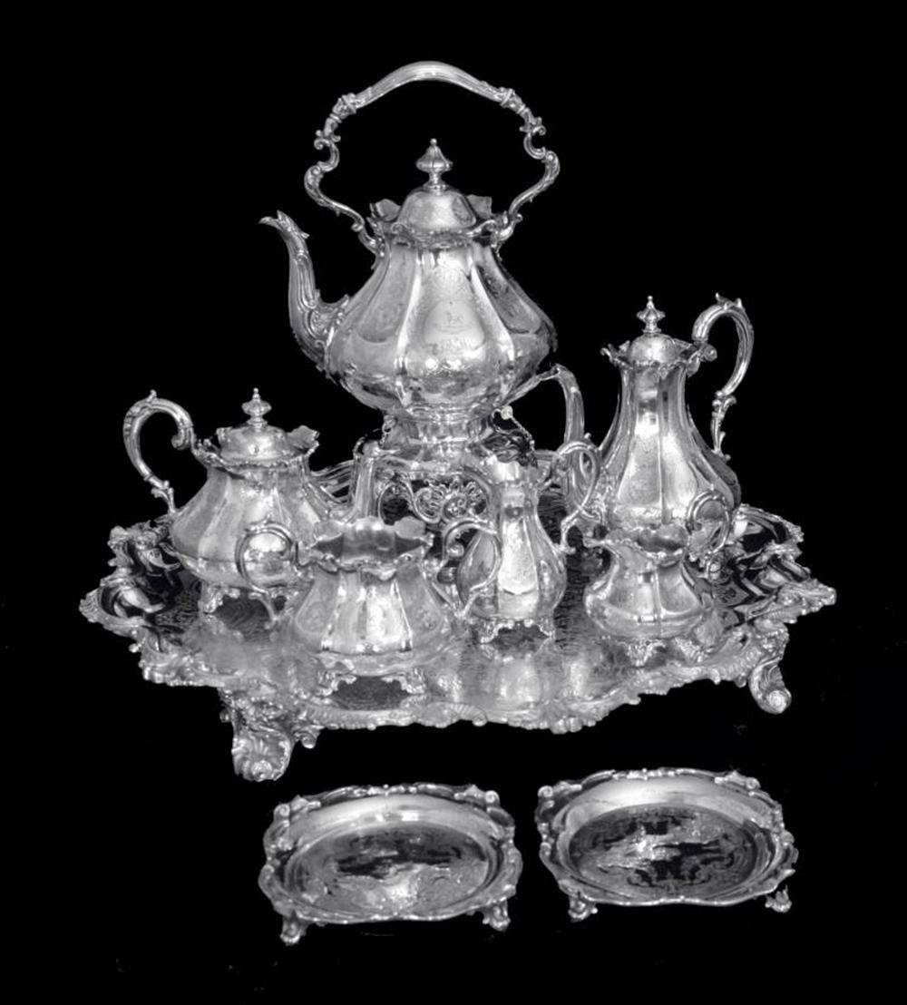 Direkt aus einer privaten Residenz in Paris, eine atemberaubende viktorianischen 9pc.Sterling Silber Tee / Kaffee-Set von zwei international renommierten Silversmiths - 