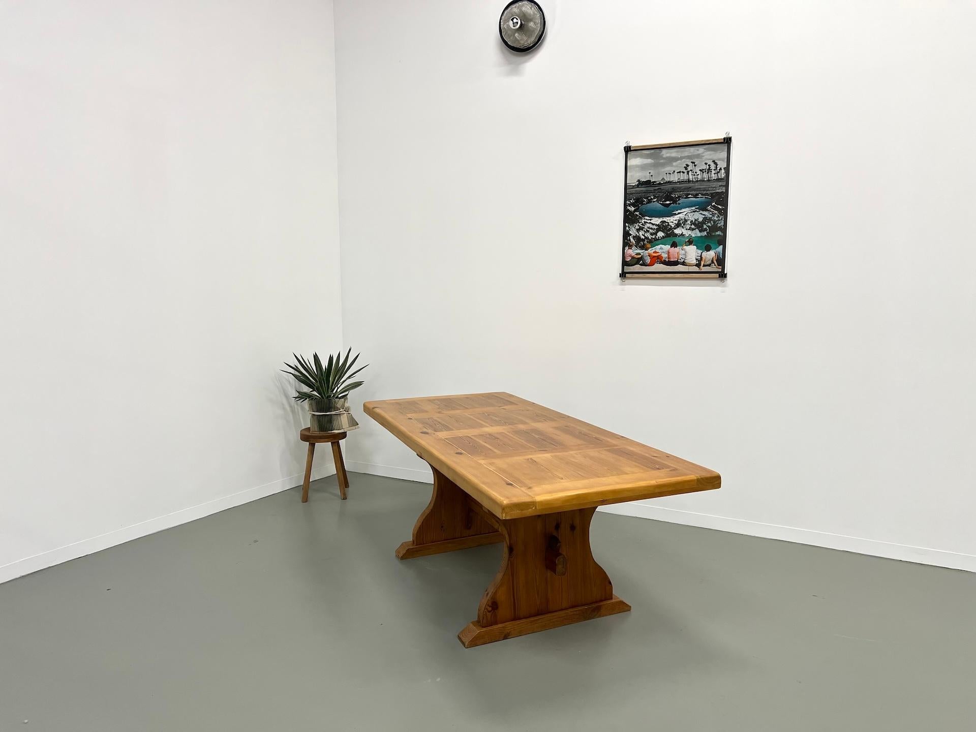 Savoyard monastery table in solid pine, CIRCA 1970 For Sale 8