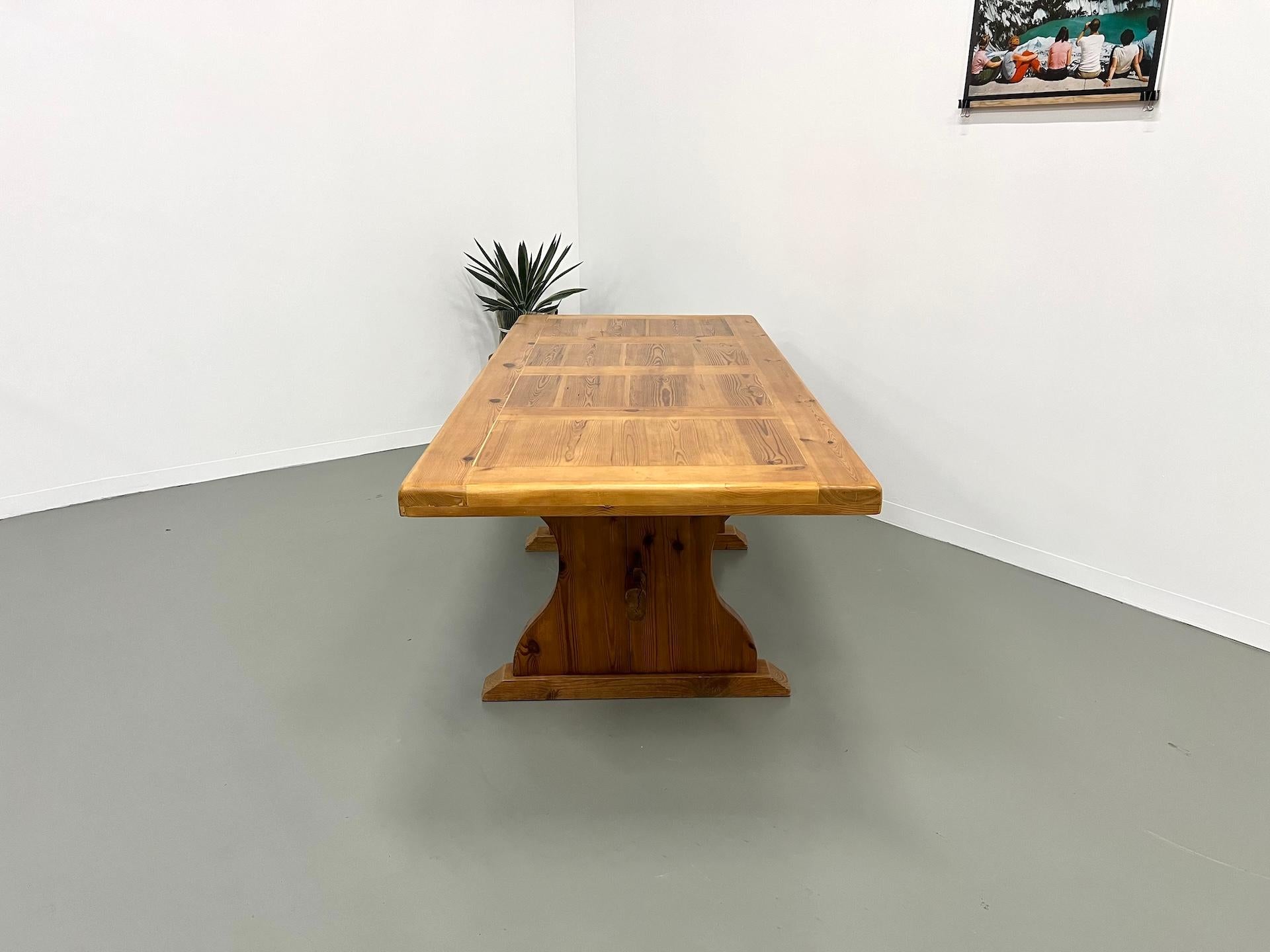 Savoyard monastery table in solid pine, CIRCA 1970 For Sale 9