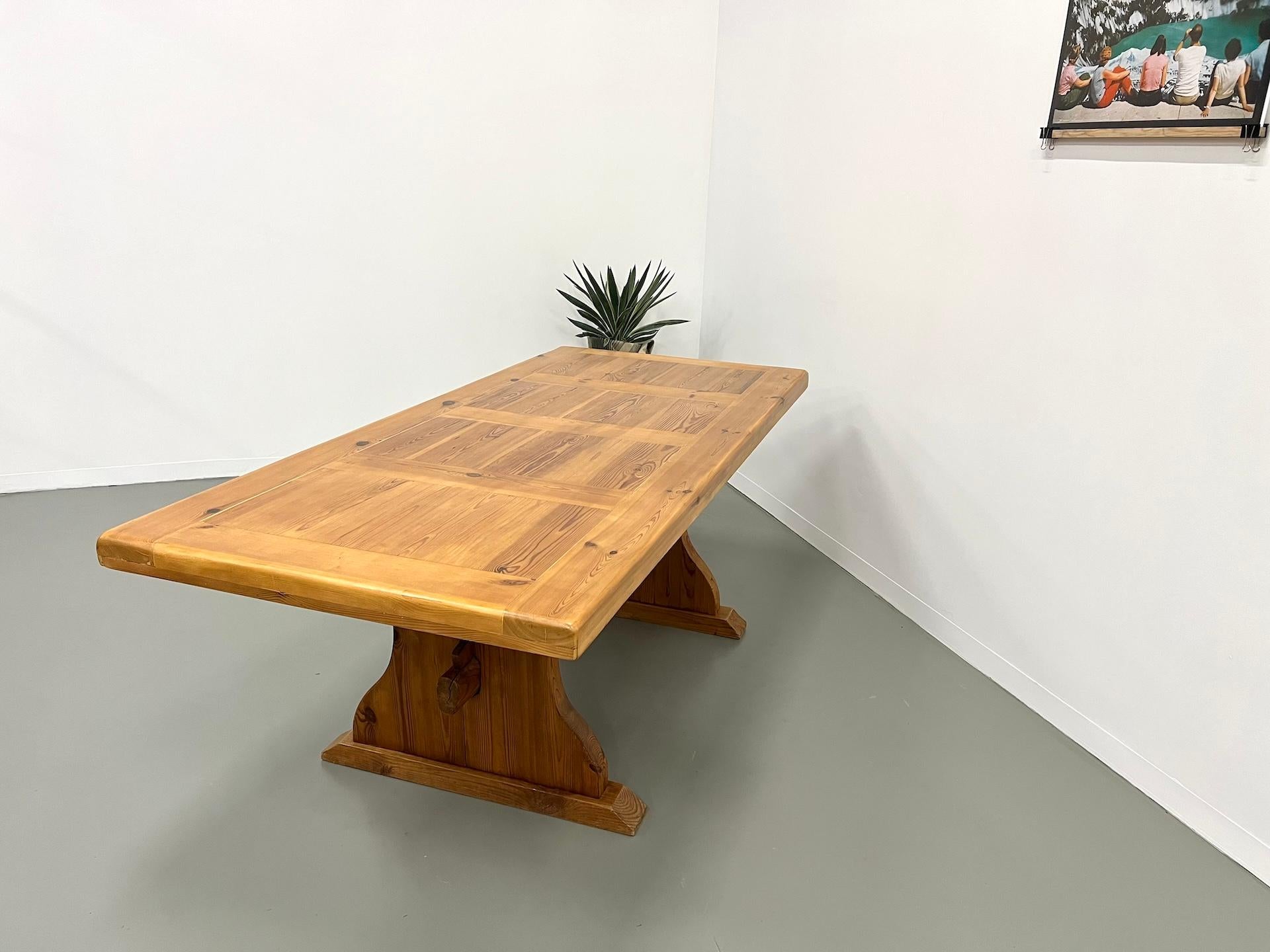 Savoyard monastery table in solid pine, CIRCA 1970 For Sale 10