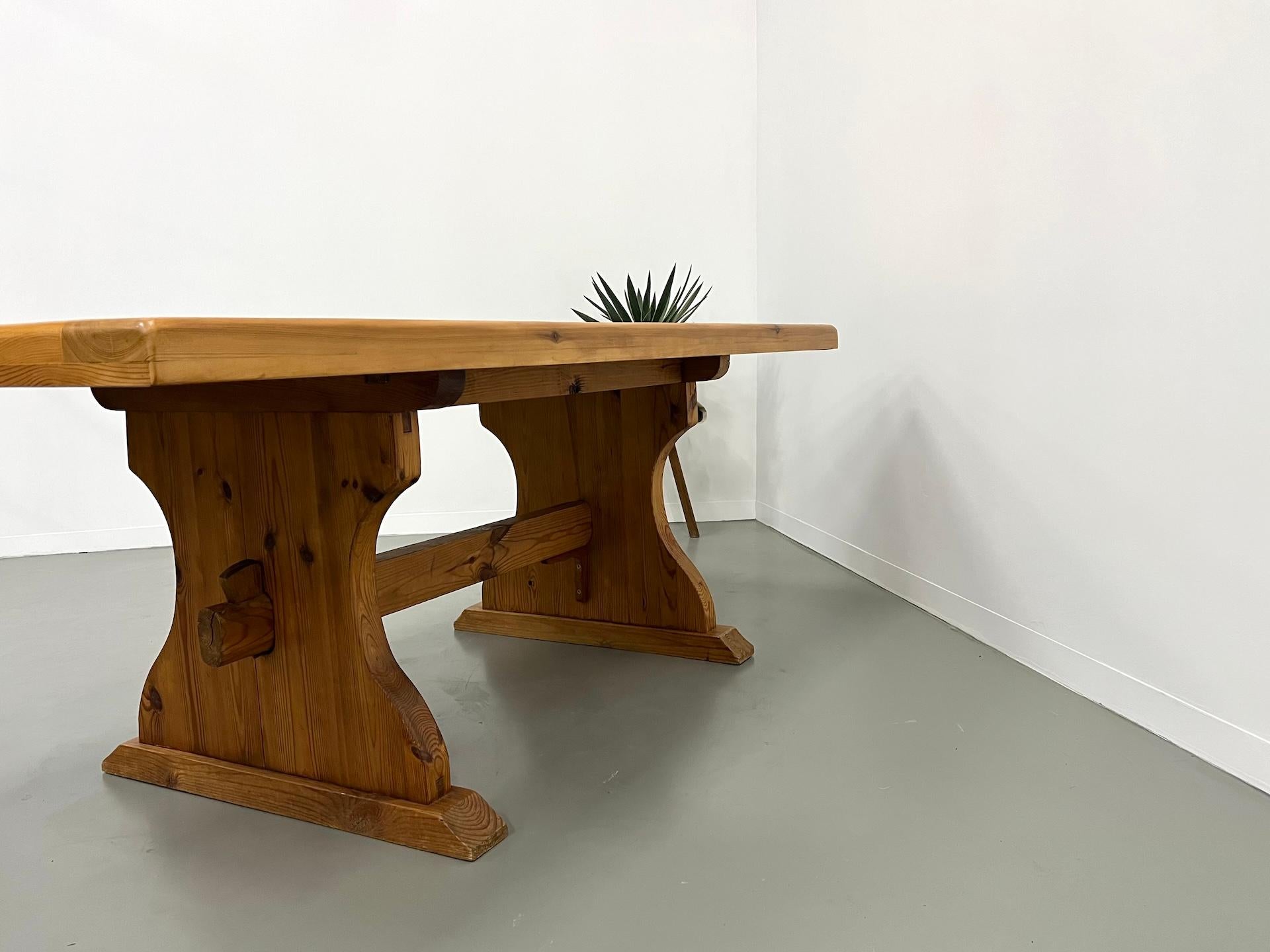 Savoyard monastery table in solid pine, CIRCA 1970 For Sale 11