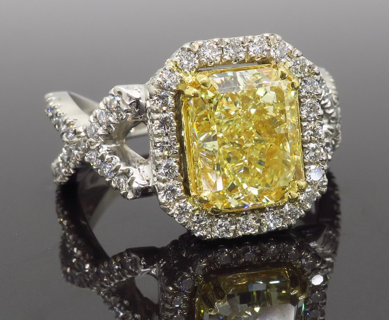 Savransky GIA Certified 3.38 Carat Yellow Diamond & White Diamond Platinum Ring 7