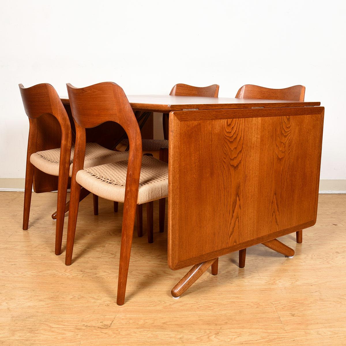 “Saw Horse” Extendable Dining Table in Oak by Hans Wegner, 1950s For Sale 4