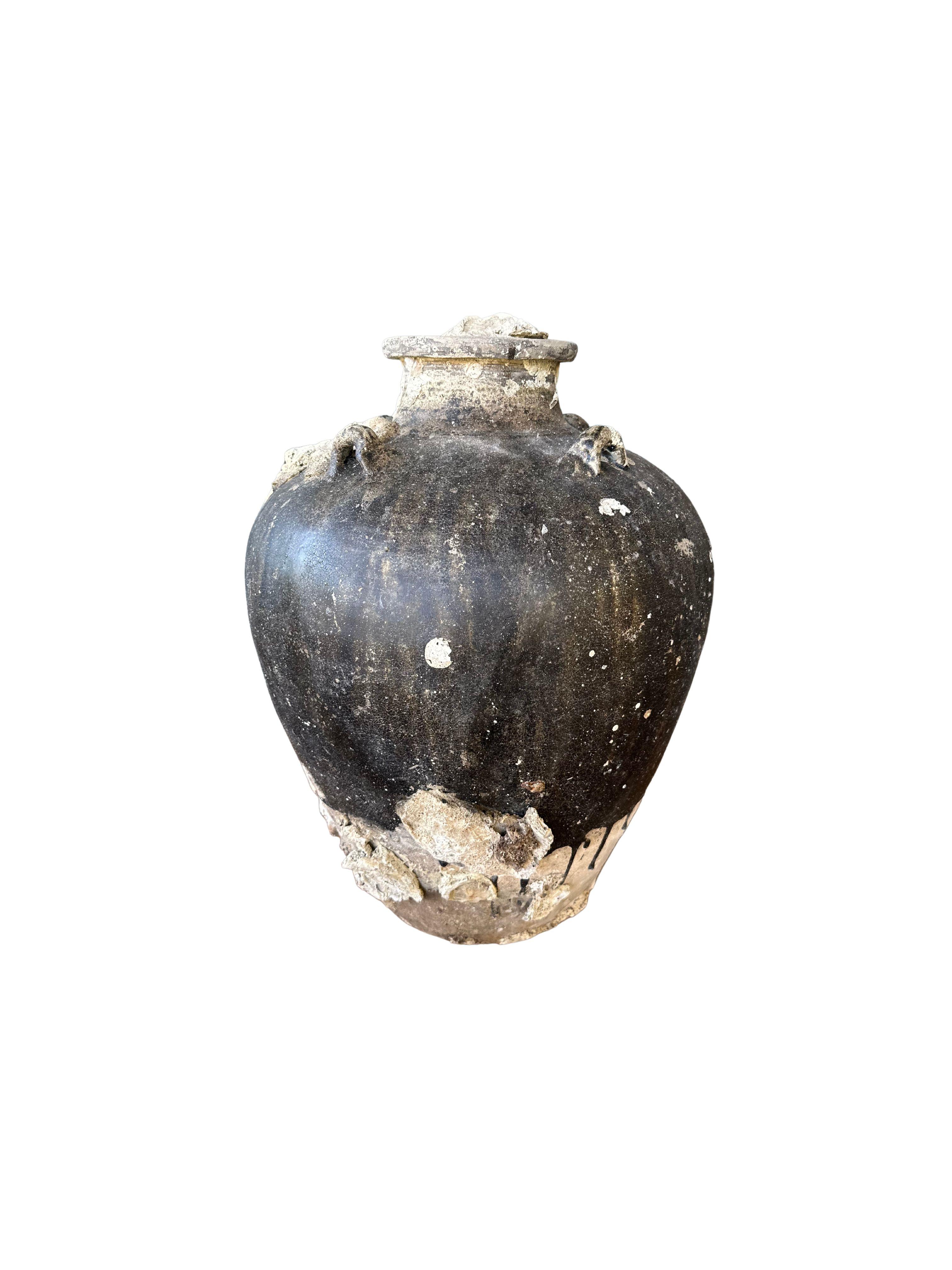 Sawankhalok Ship Wreck Jar from the Kingdom of Sukhothai, Thailand, 16th Century In Good Condition For Sale In Jimbaran, Bali
