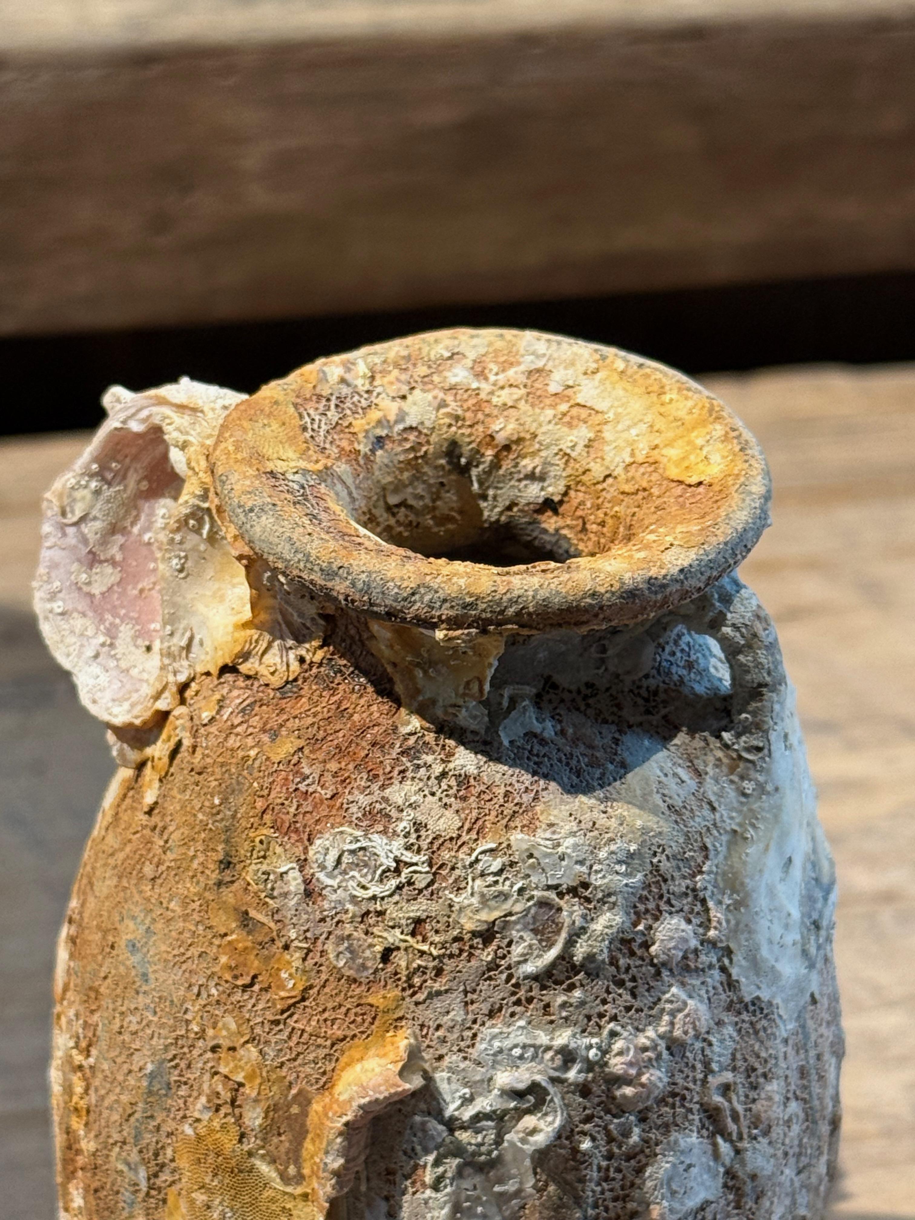 Botella de perfume del naufragio de Sawankhalok, Tailandia, siglo XVI Tailandés en venta