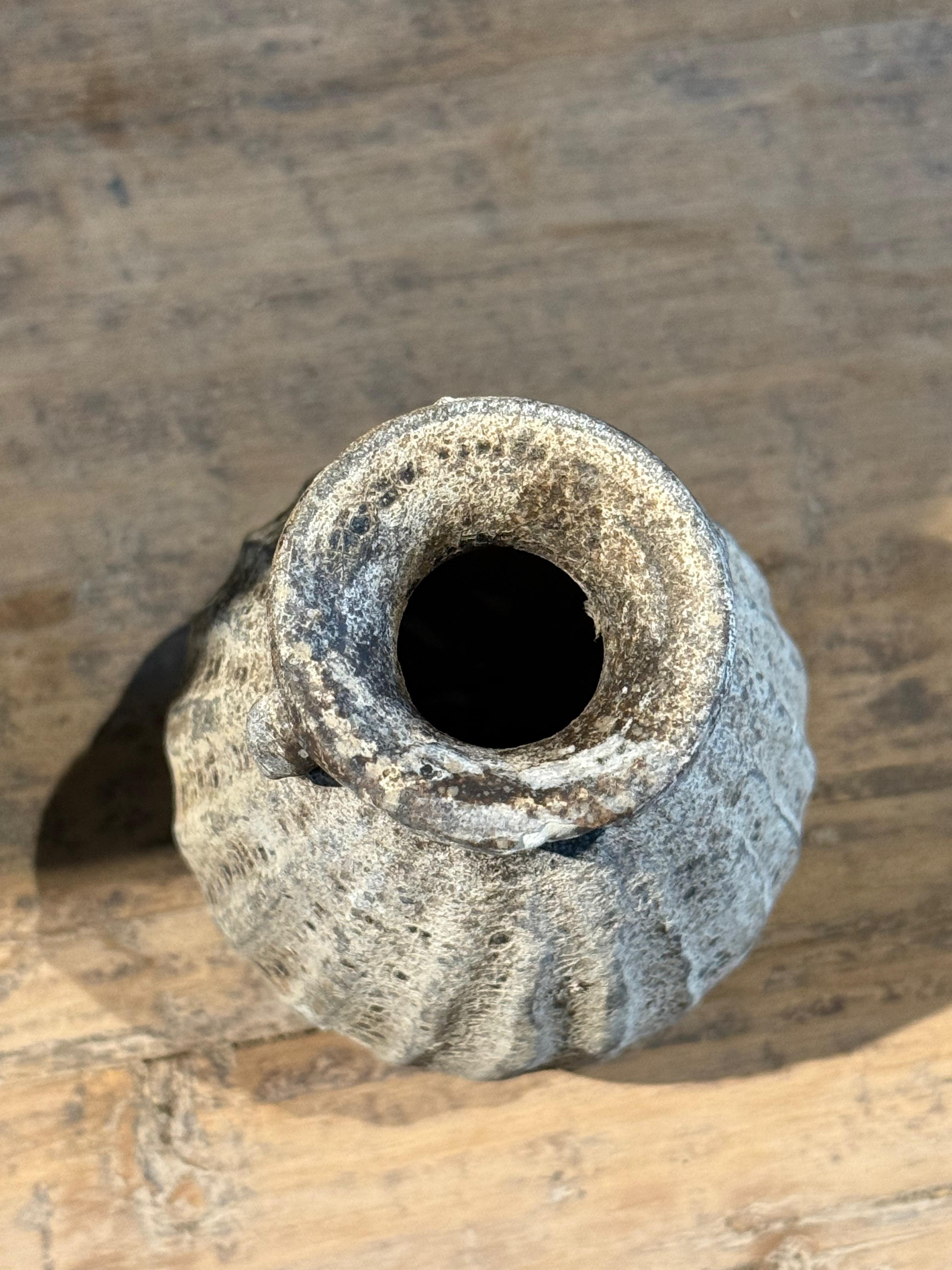 Thaïlandais Bouteille de parfum de l'épave de navire Sawankhalok, Thaïlande, XVIe siècle en vente