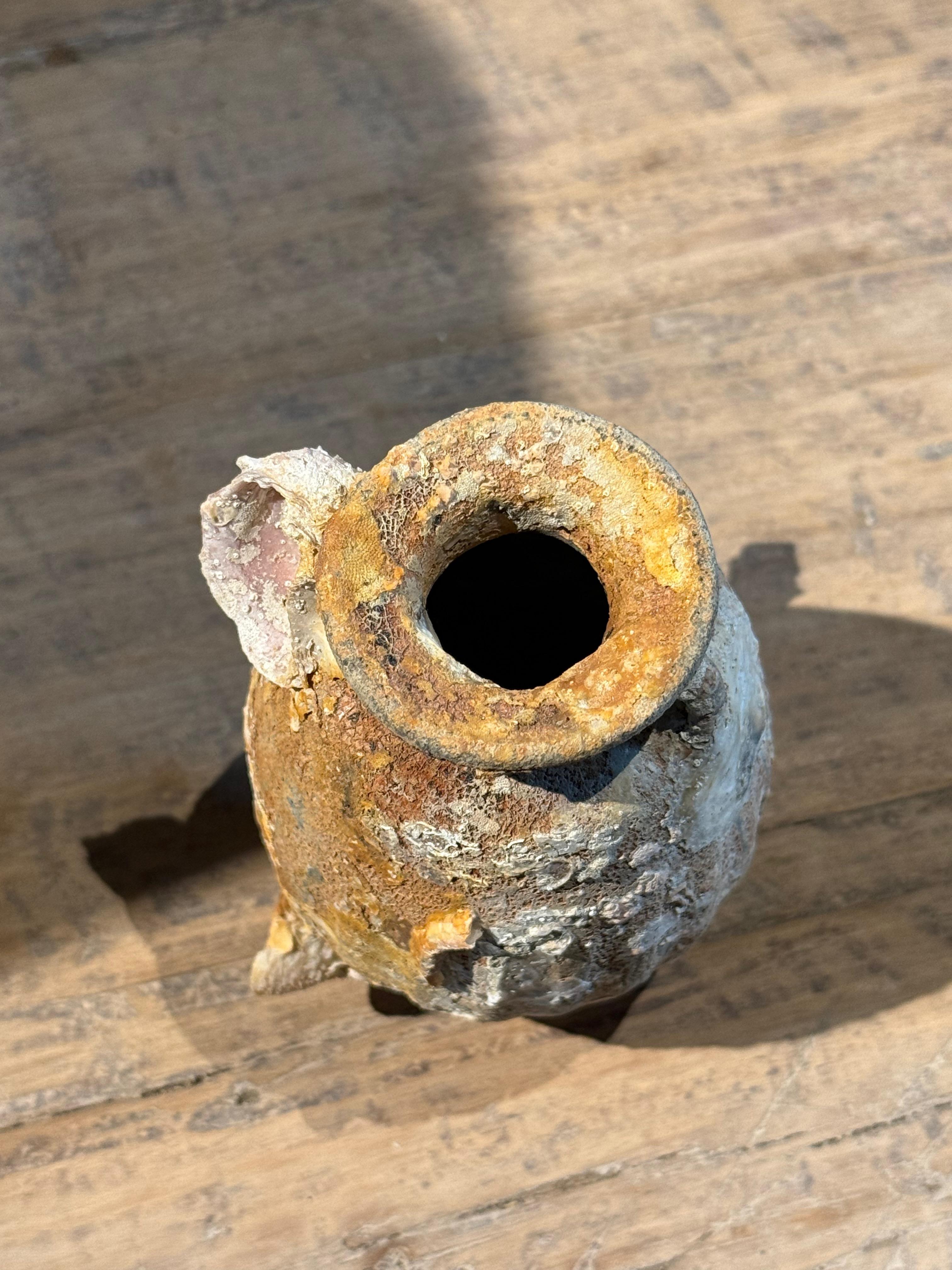 Botella de perfume del naufragio de Sawankhalok, Tailandia, siglo XVI en Bueno estado para la venta en New York, NY