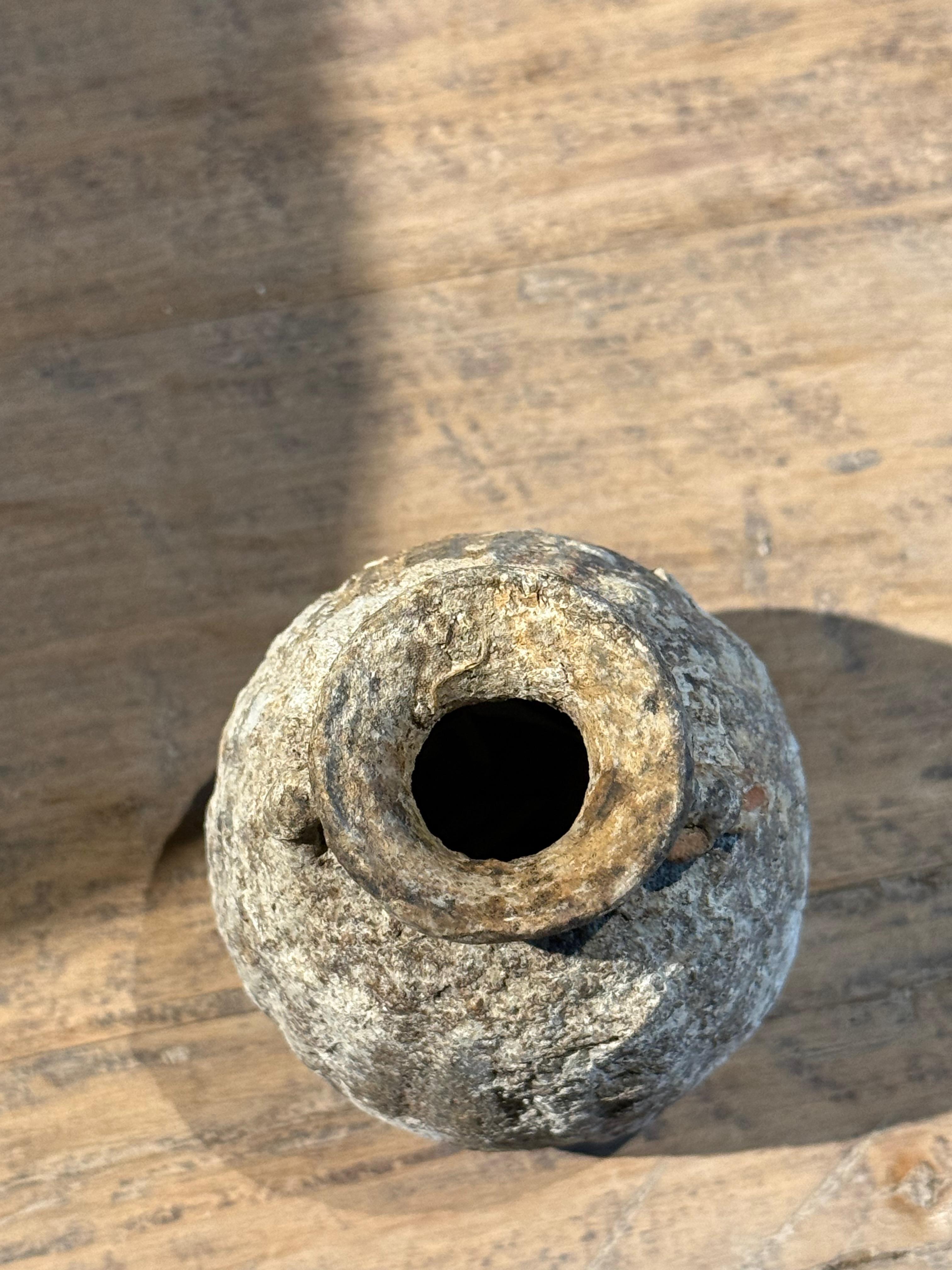 Bouteille de parfum de l'épave de navire Sawankhalok, Thaïlande, XVIe siècle Bon état - En vente à New York, NY