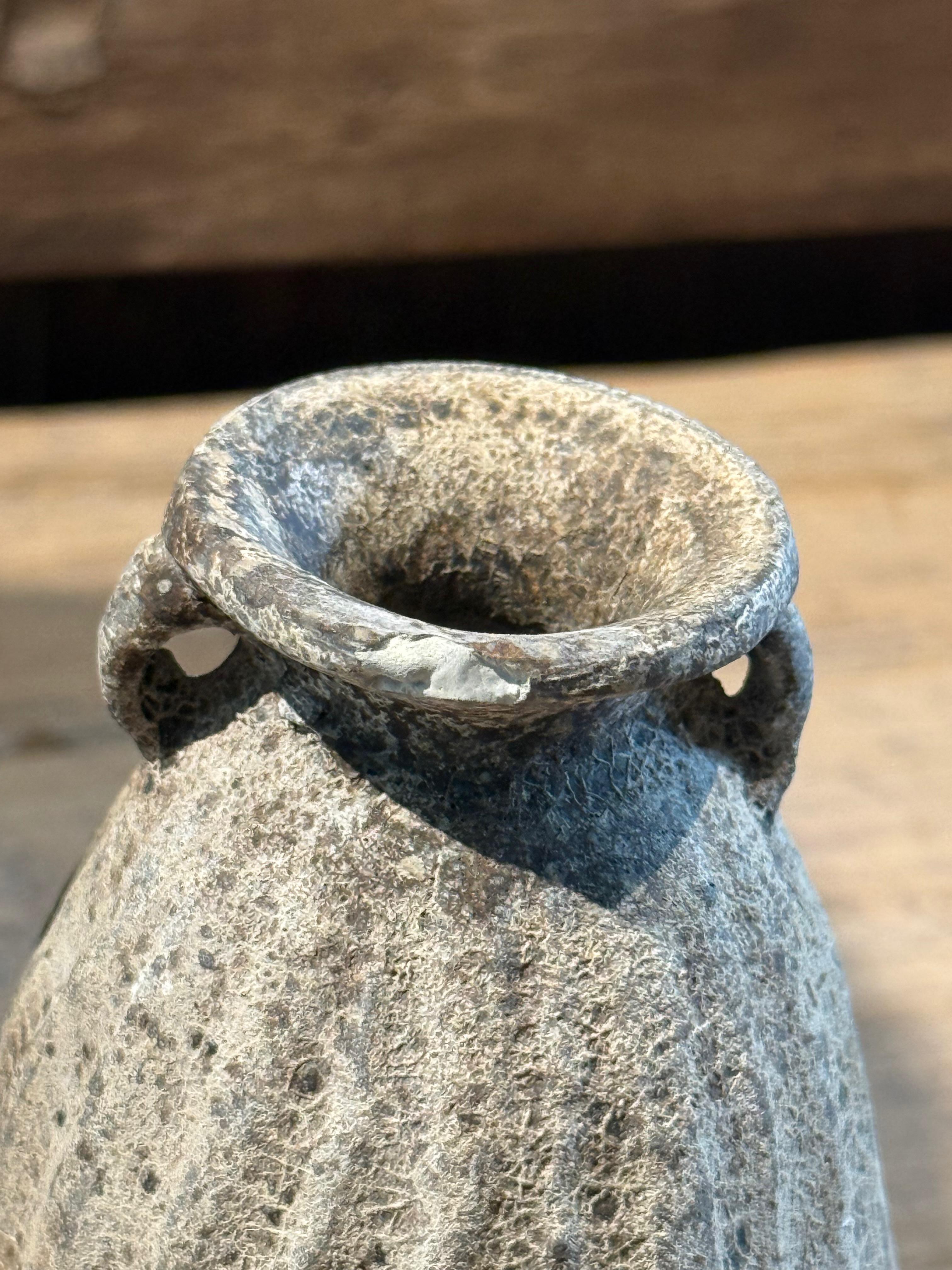 XVIIIe siècle et antérieur Bouteille de parfum de l'épave de navire Sawankhalok, Thaïlande, XVIe siècle en vente