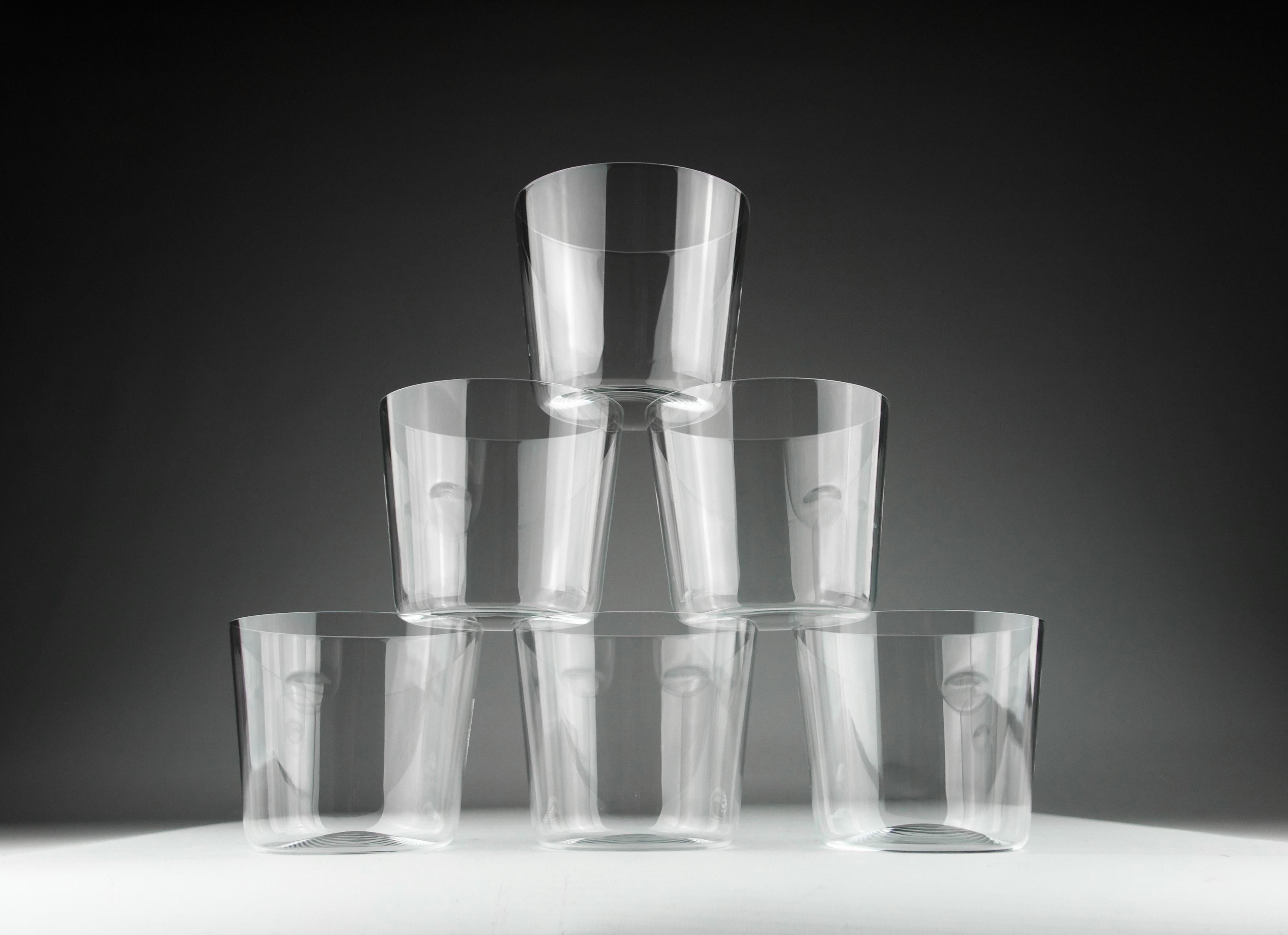 Six beautifully thin Sawaya & Moroni crystal water glasses, Italy circa 2000. In their original box, with reinforced padding.

Dimensions in cm ( H x D ) : 8.2 x 9.3

Secure shipping.

