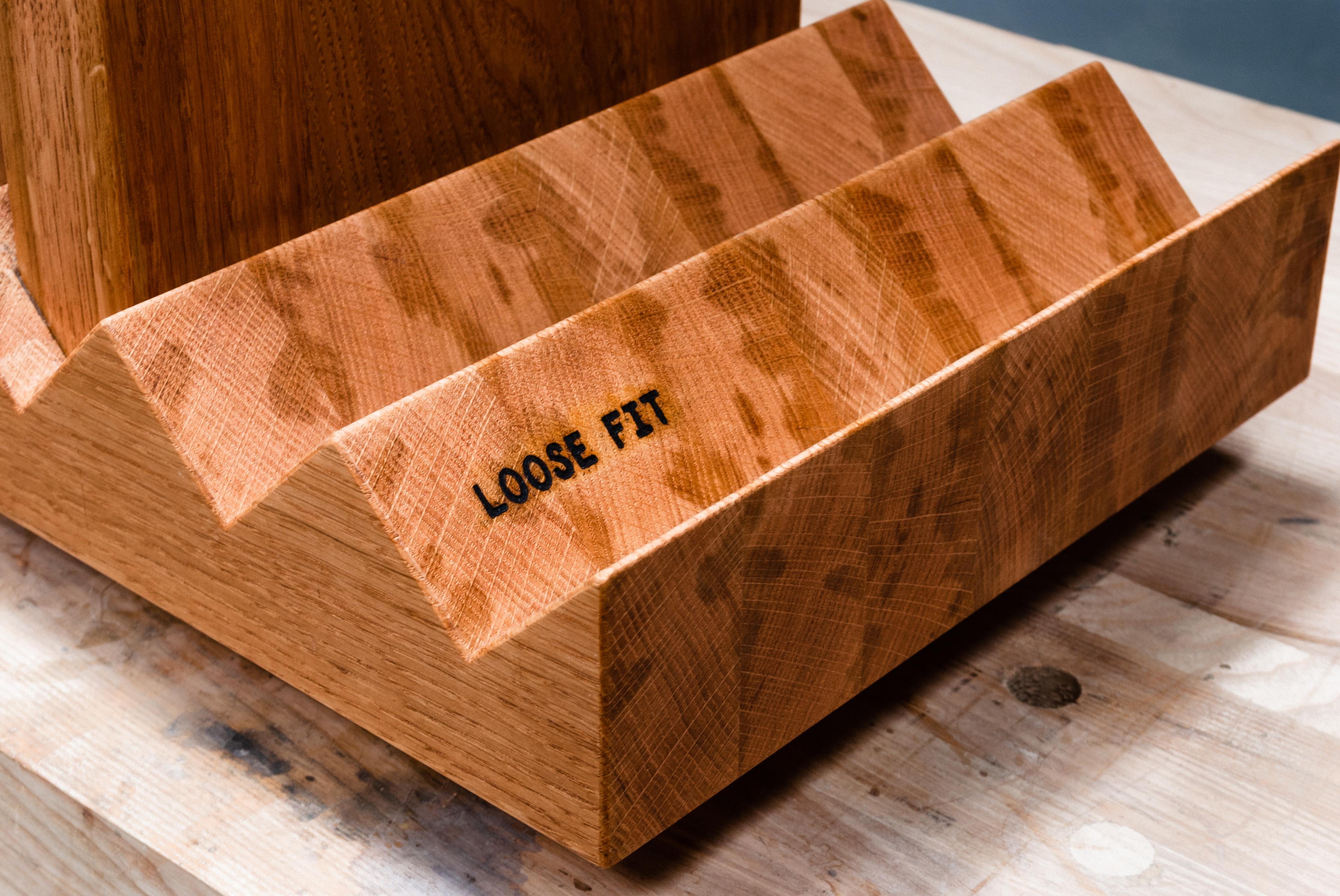 Sawtooth-Bank aus massiver englischer Eiche, entworfen und handgefertigt von Loose Fit, UK (Handgefertigt) im Angebot