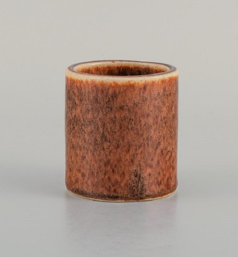 SAXBO, vase en céramique émaillée à glaçure brune.
Milieu du 20e siècle.
Numéro de modèle 78.
En parfait état.
Estampillé : Saxbo, 78 Danemark
Mesure : H 7,0 x D 6,0 cm.