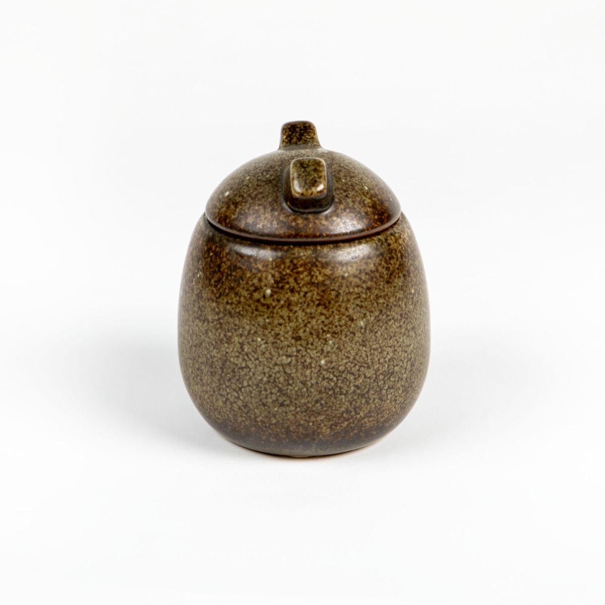 Smaltato Vaso in gres con coperchio Saxbo di Erik Rahr, smalto marrone screziato in vendita