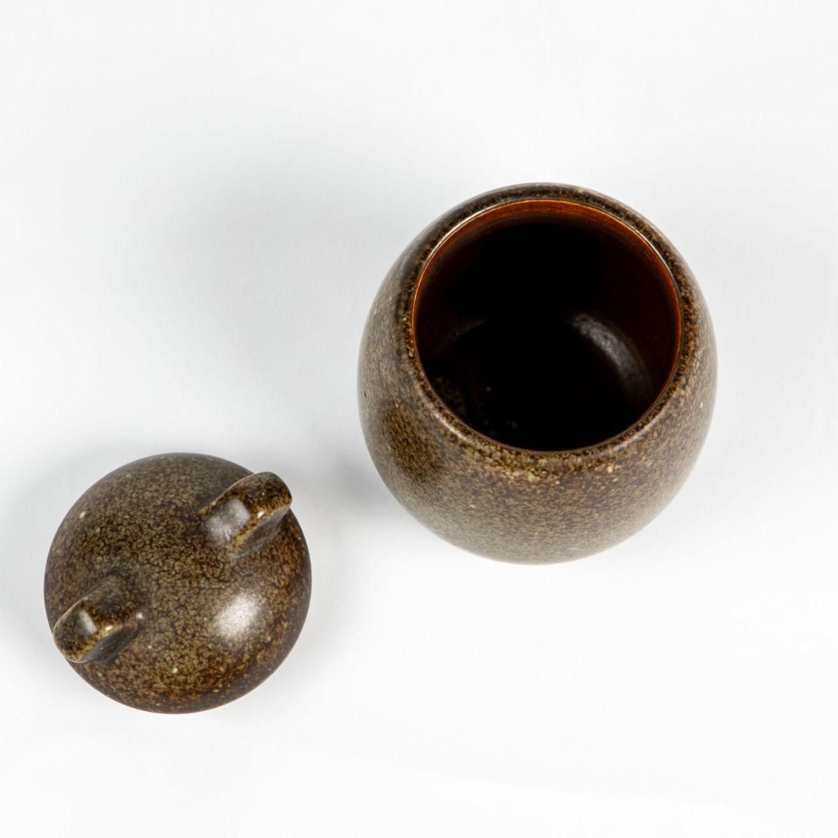 XX secolo Vaso in gres con coperchio Saxbo di Erik Rahr, smalto marrone screziato in vendita