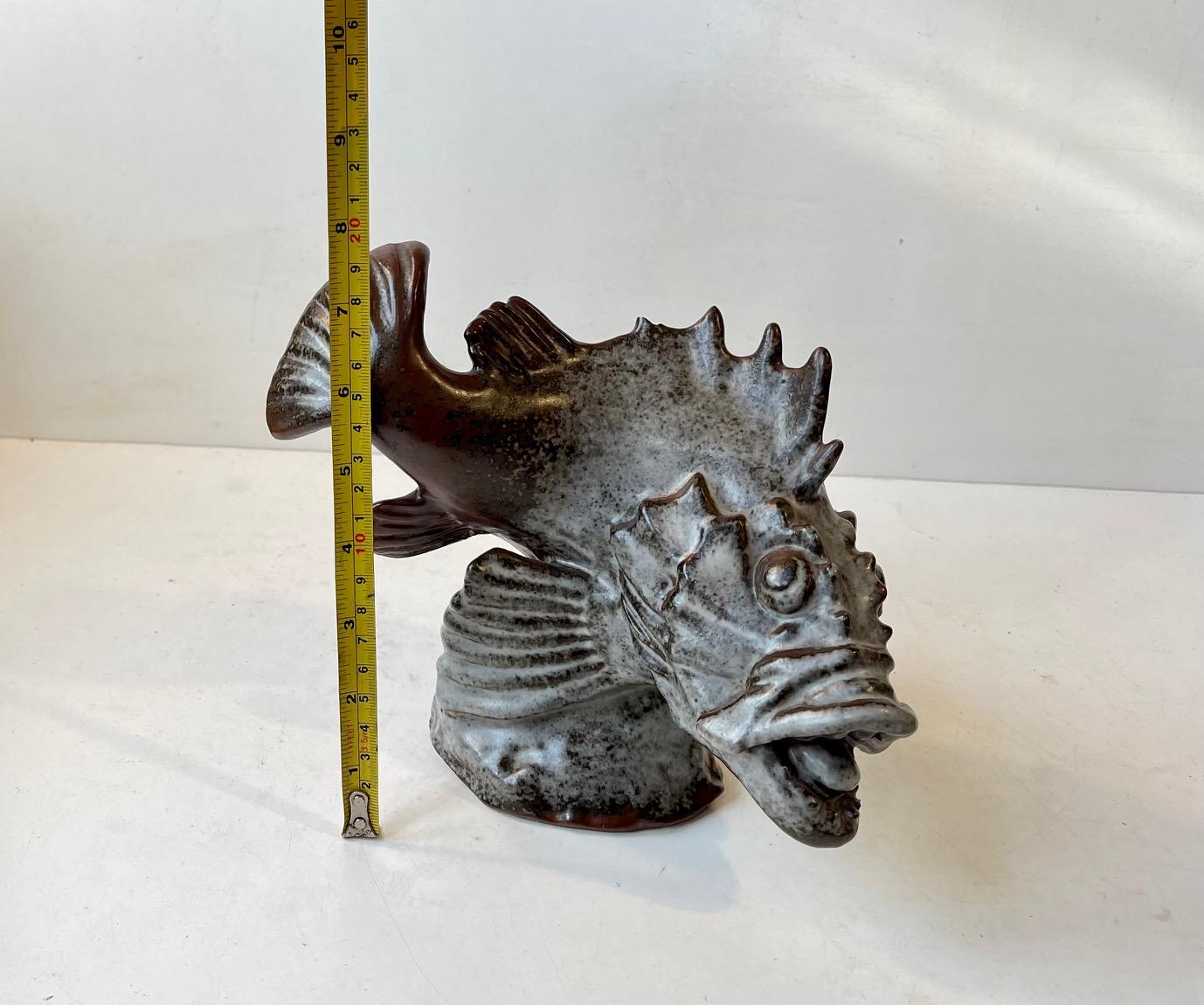 Skulptur eines Drachenfischs aus Saxbo-Steinzeug von Hugo Liisberg im Angebot 3