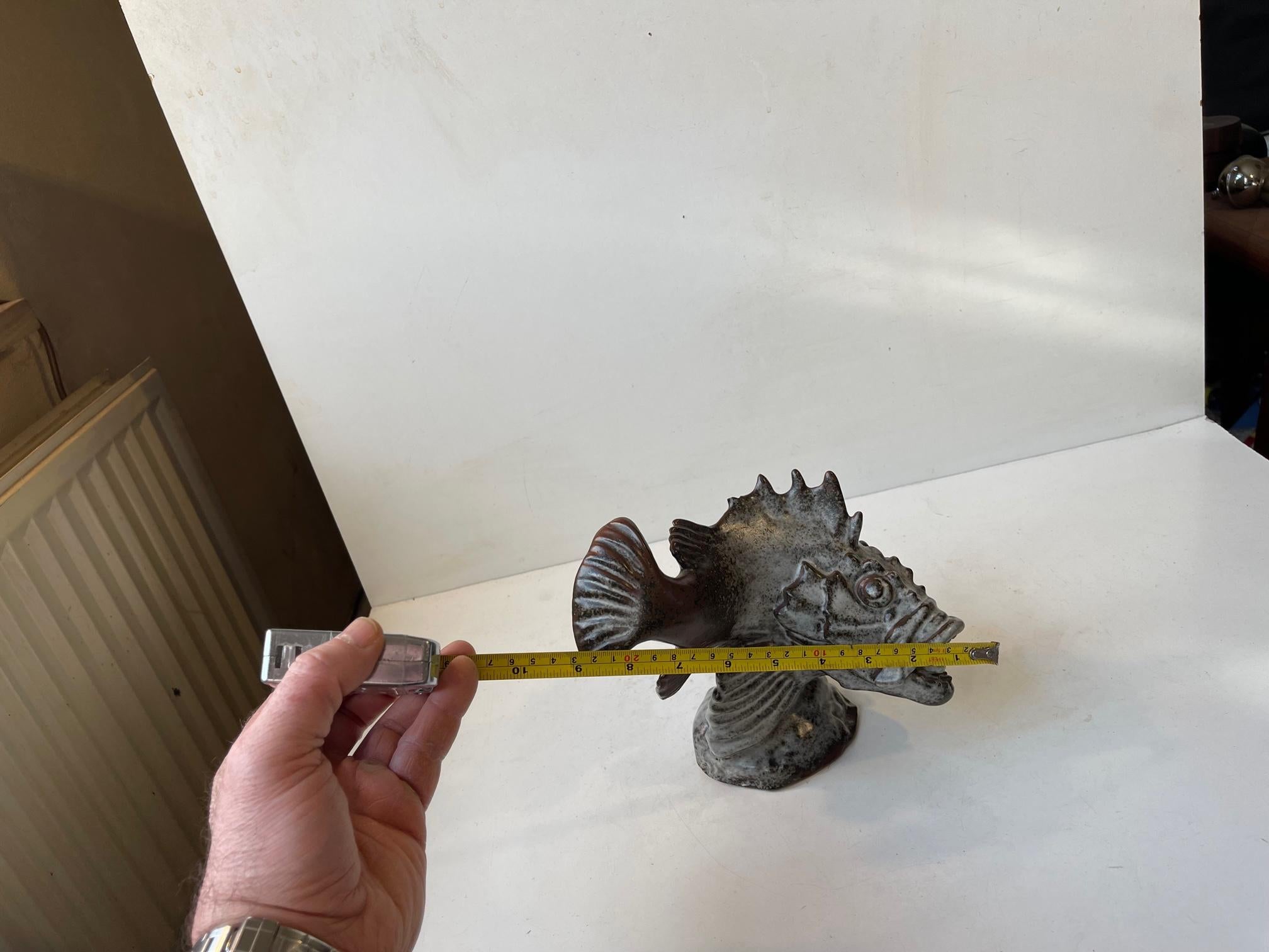 Skulptur eines Drachenfischs aus Saxbo-Steinzeug von Hugo Liisberg im Angebot 4