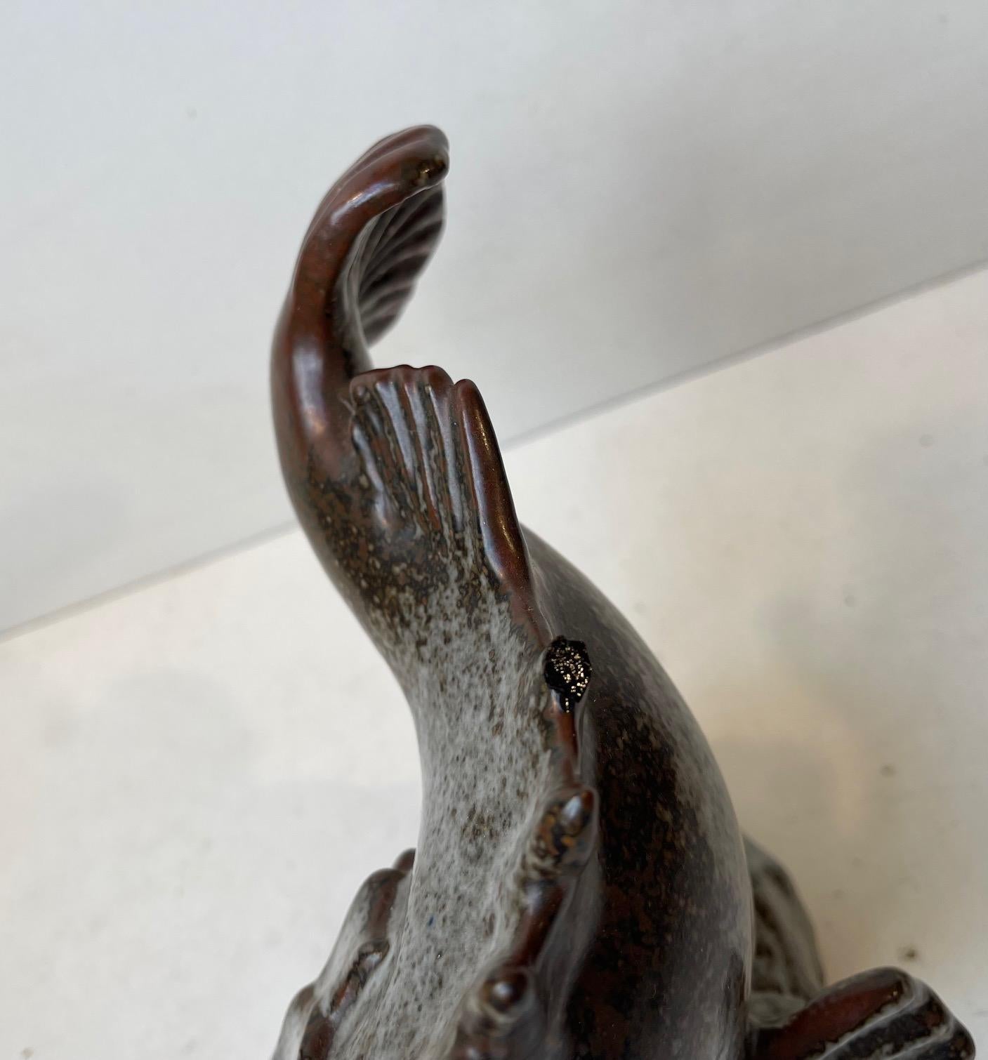 Skulptur eines Drachenfischs aus Saxbo-Steinzeug von Hugo Liisberg (Mitte des 20. Jahrhunderts) im Angebot