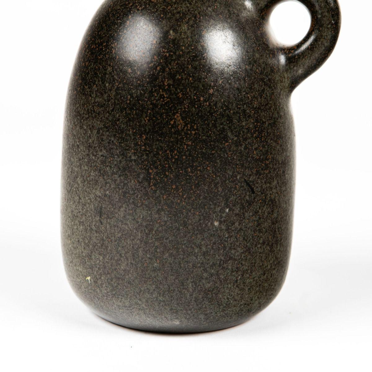Saxbo Stoneware Pitcher with Rich Brown Glaze by Erik Rahr, Denmark In Excellent Condition For Sale In Kastrup, DK