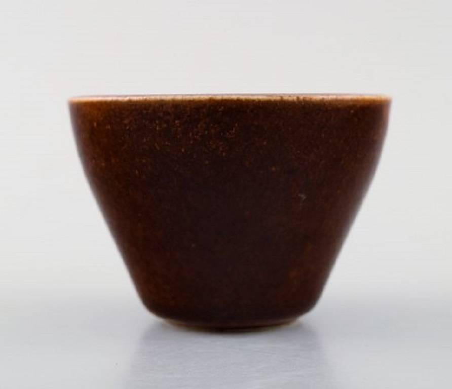 Saxbo stoneware vase in modern design, glaze in brown shades.
Stamped Saxbo. Ying Yang.
Measures 7 x 5 cm.
In perfect condition.