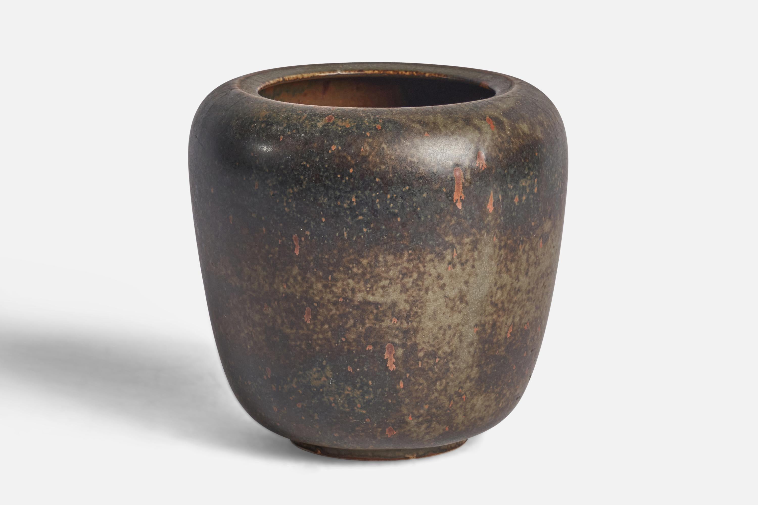 A grey-glazed stoneware vase designed and produced by Saxbo, Denmark, 1950s.

“SAXBO 15” on bottom