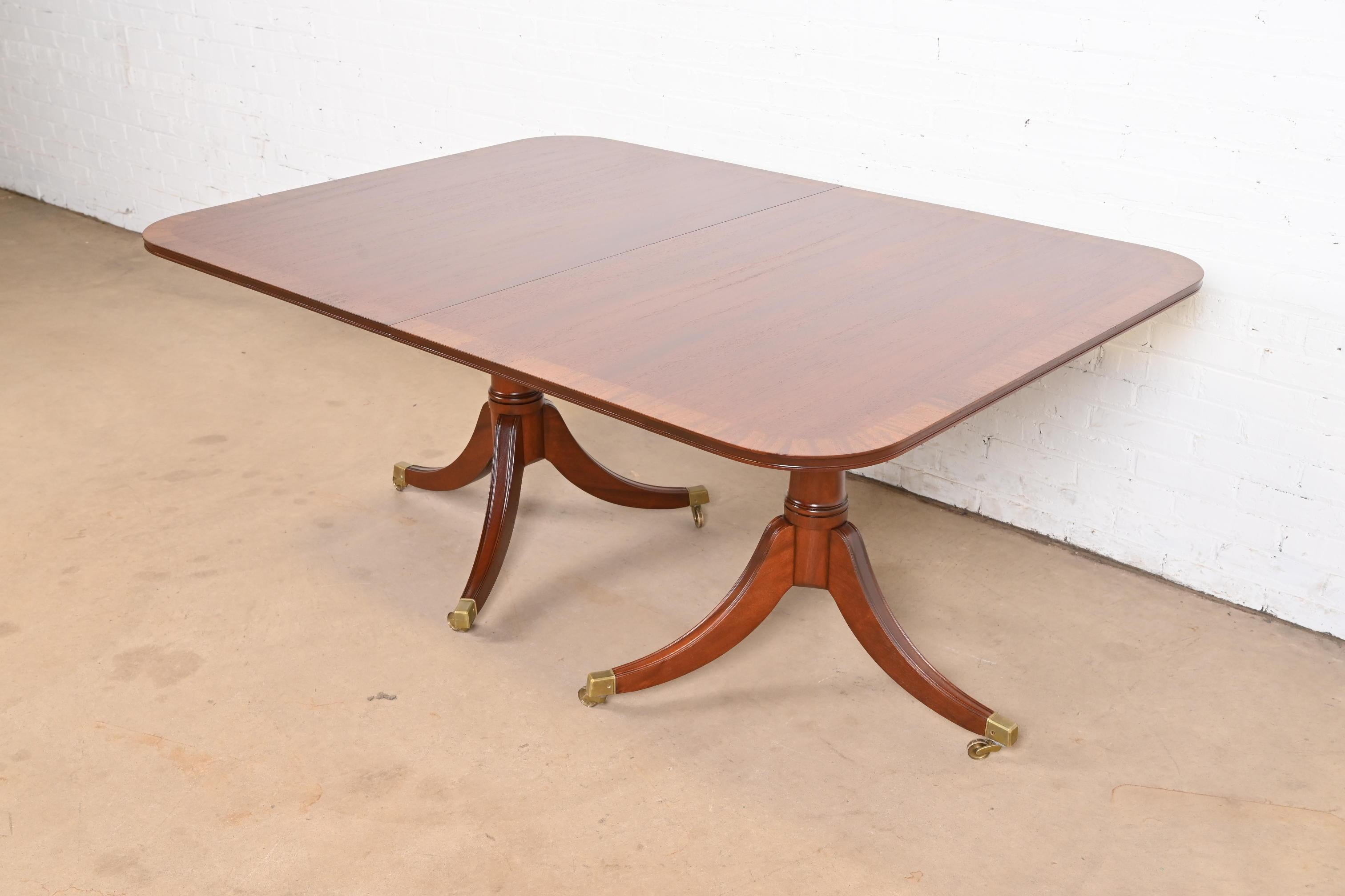 Table de salle à manger géorgienne à double piédestal en acajou Saybolt Cleland, récemment restaurée en vente 1