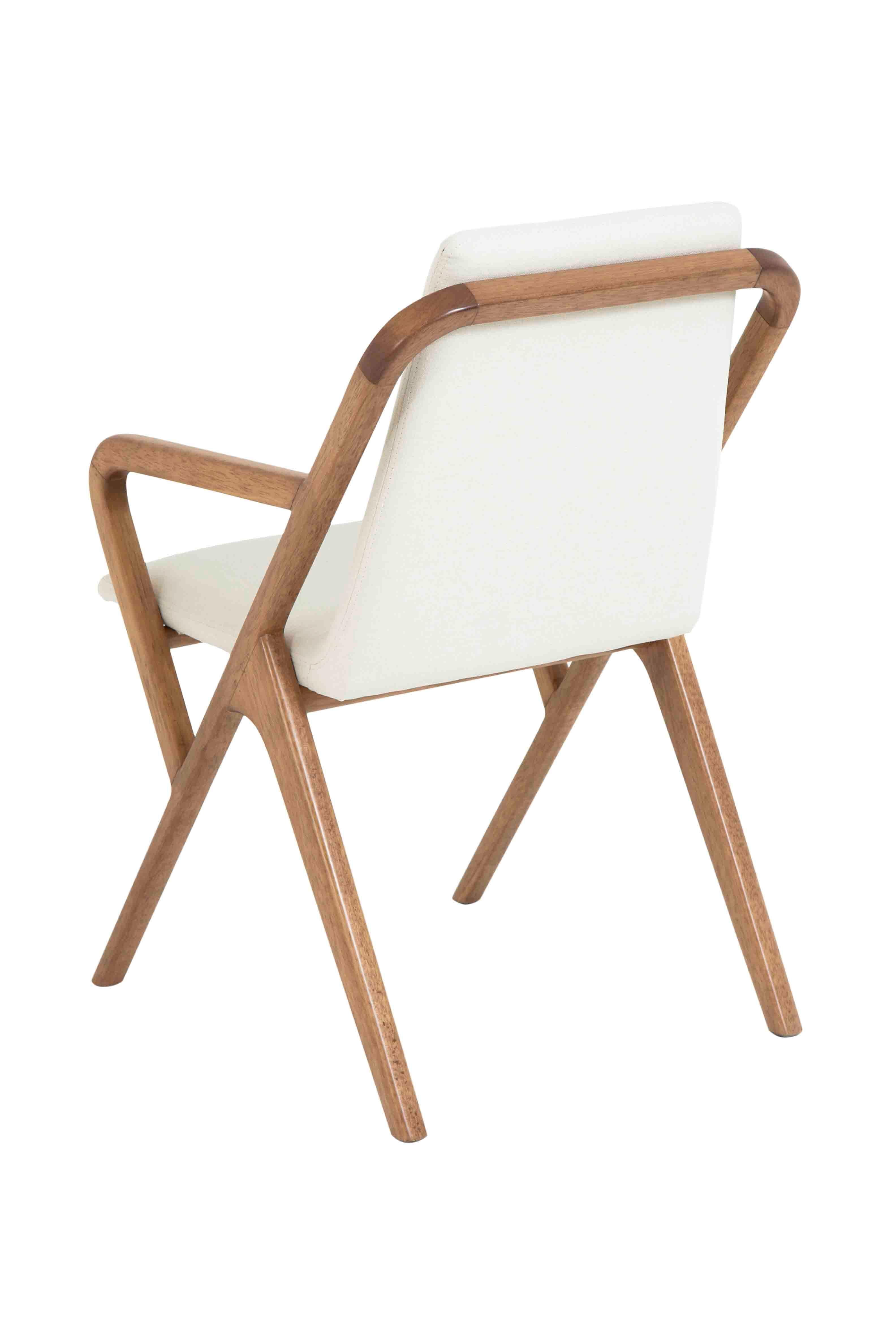Whit our Quadratta dining chair you’ll be enjoying home-cooked meals in style.

Studiokaza products are available in different sizes and finishes. 

 