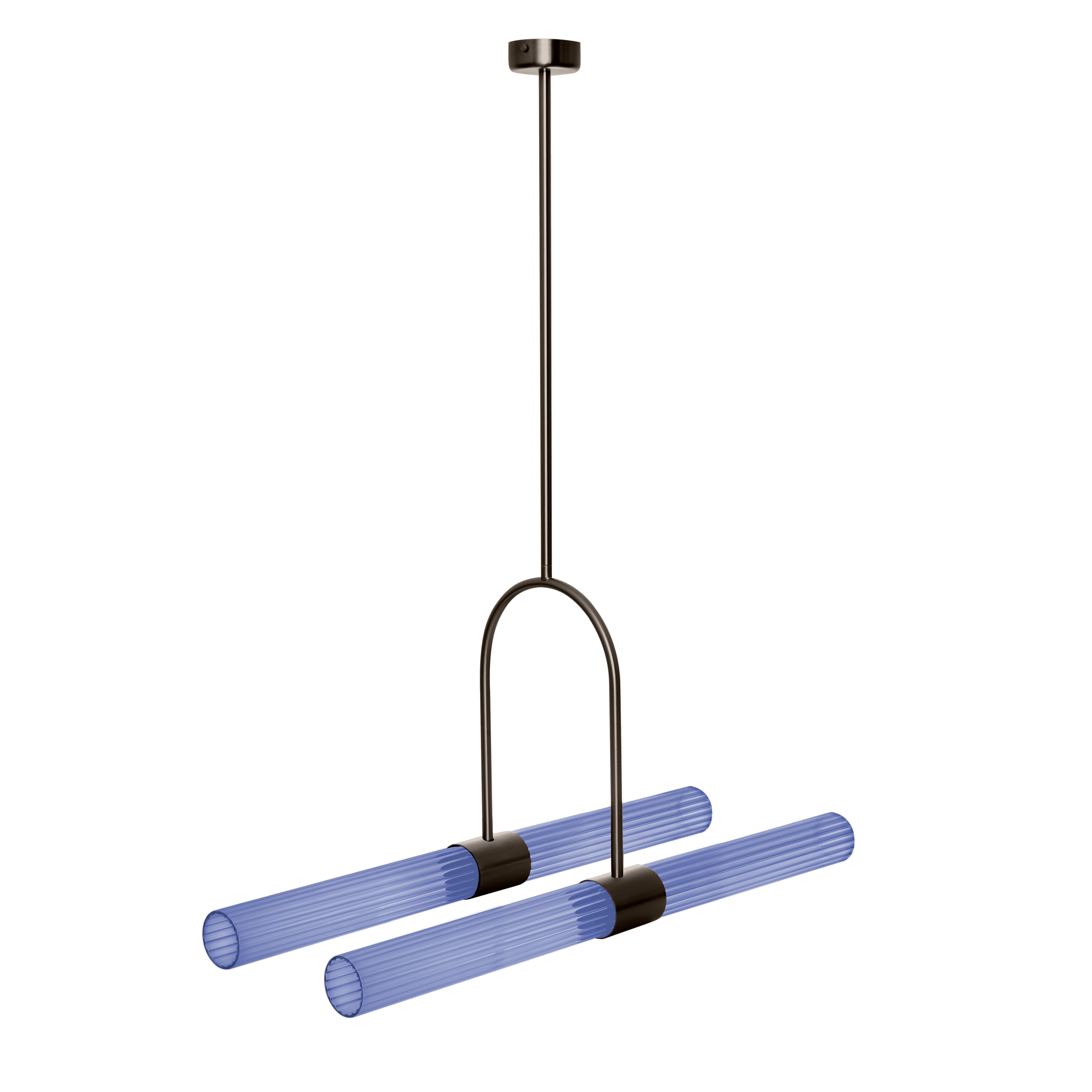 Lampe suspendue Sbarlusc de Luce Tu
Dimensions : 71,4 x 35-75 cm
Matériaux : Laiton et verre

Une technologie de pointe et un savoir-faire artisanal s'allient dans cette suspension au charme presque intemporel. Comme un bijou précieux, la collection