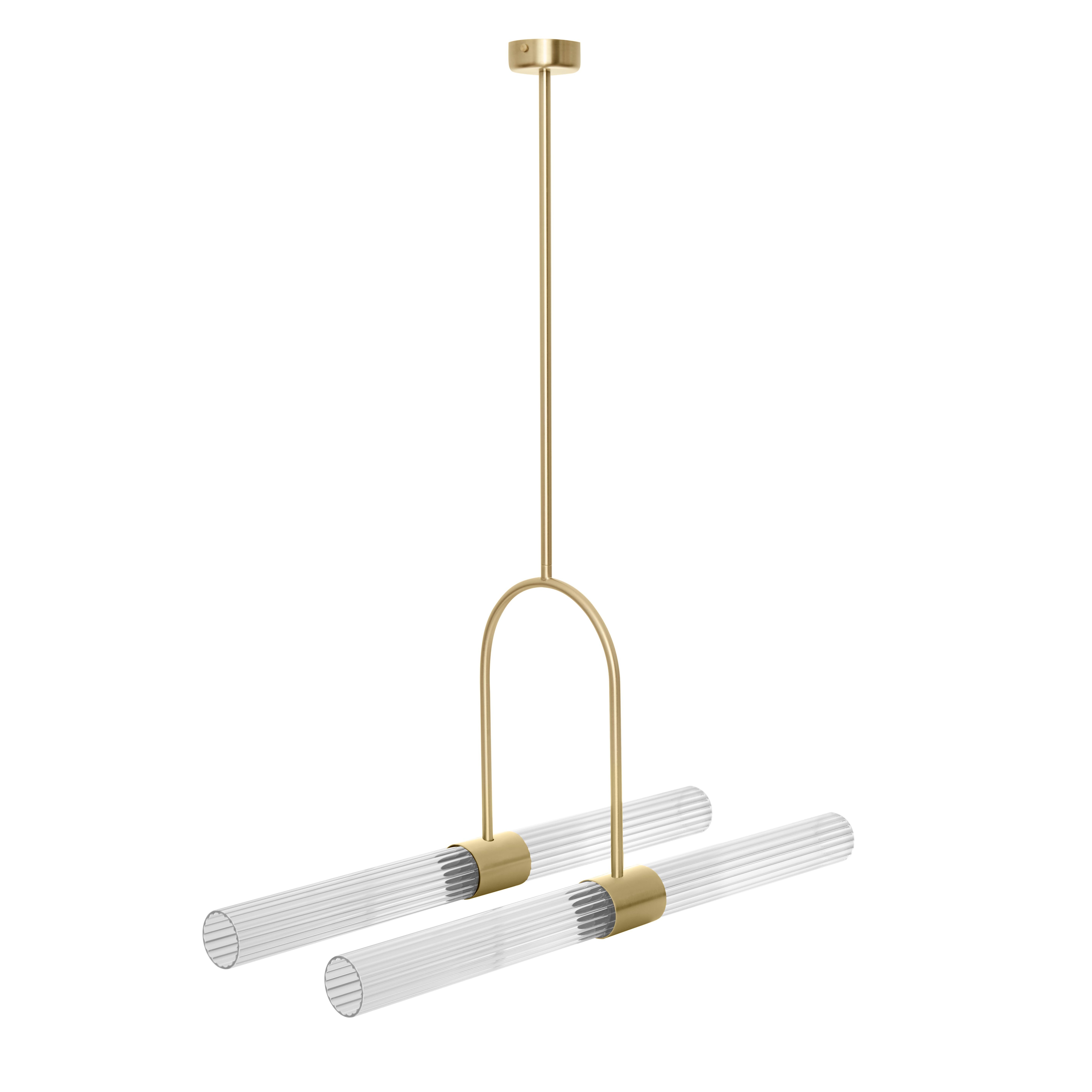 Sbarlusc pendant lamp by Luce Tu
Dimensions: 71.4 x 35-75 cm
Materials: Brass and glass

State-of-the-art technology and craftsmanship come together in this suspension with an almost timeless charm. Like a precious jewel, the Sbarlusc collection