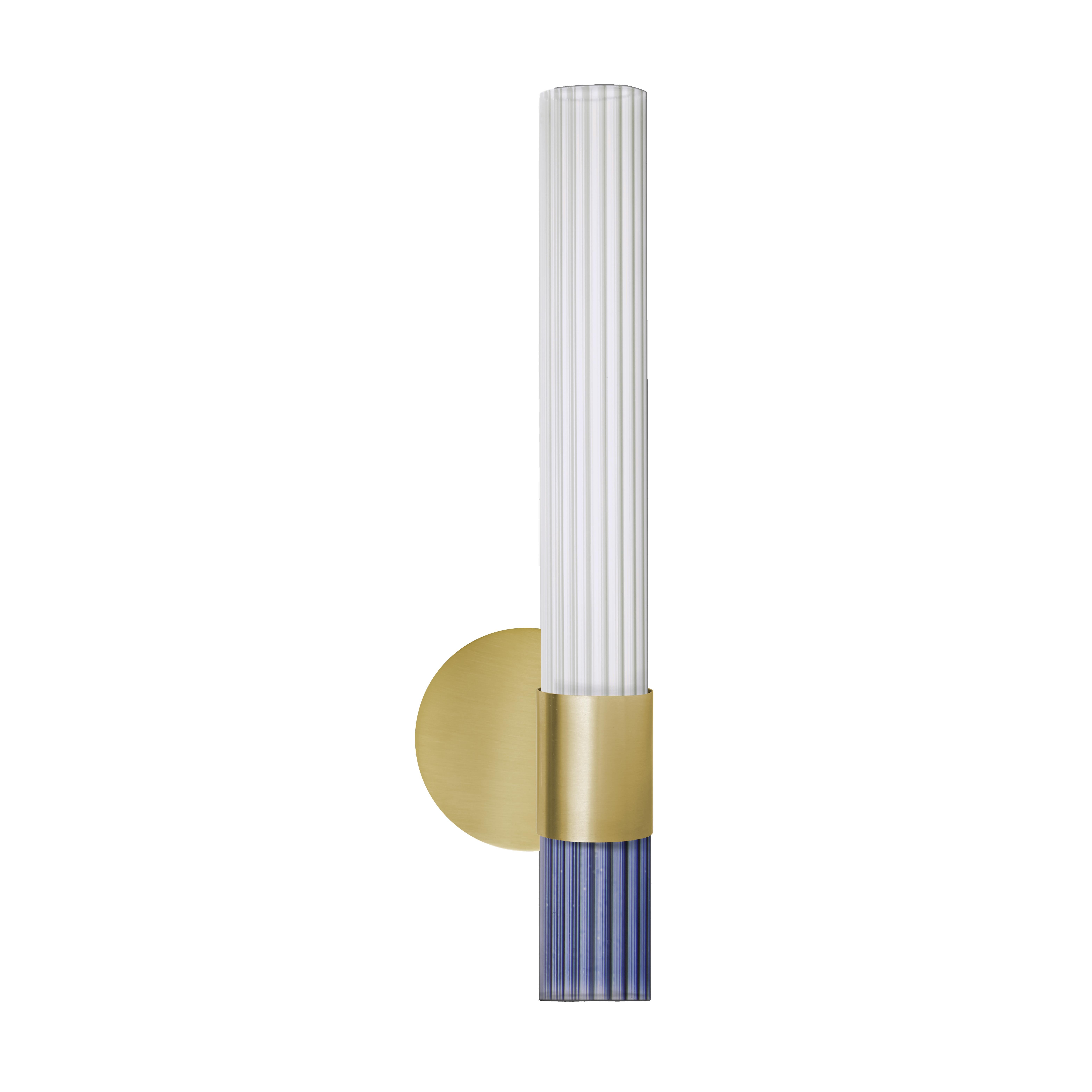 Sbarlusc wall lamp by Luce Tu
Dimensions: 49 x 13 cm
Materials: brass and glass

State-of-the-art technology and craftsmanship come together in this wall lamp with an almost timeless charm. Like a precious jewel, the SW01 wall lamp is perfect