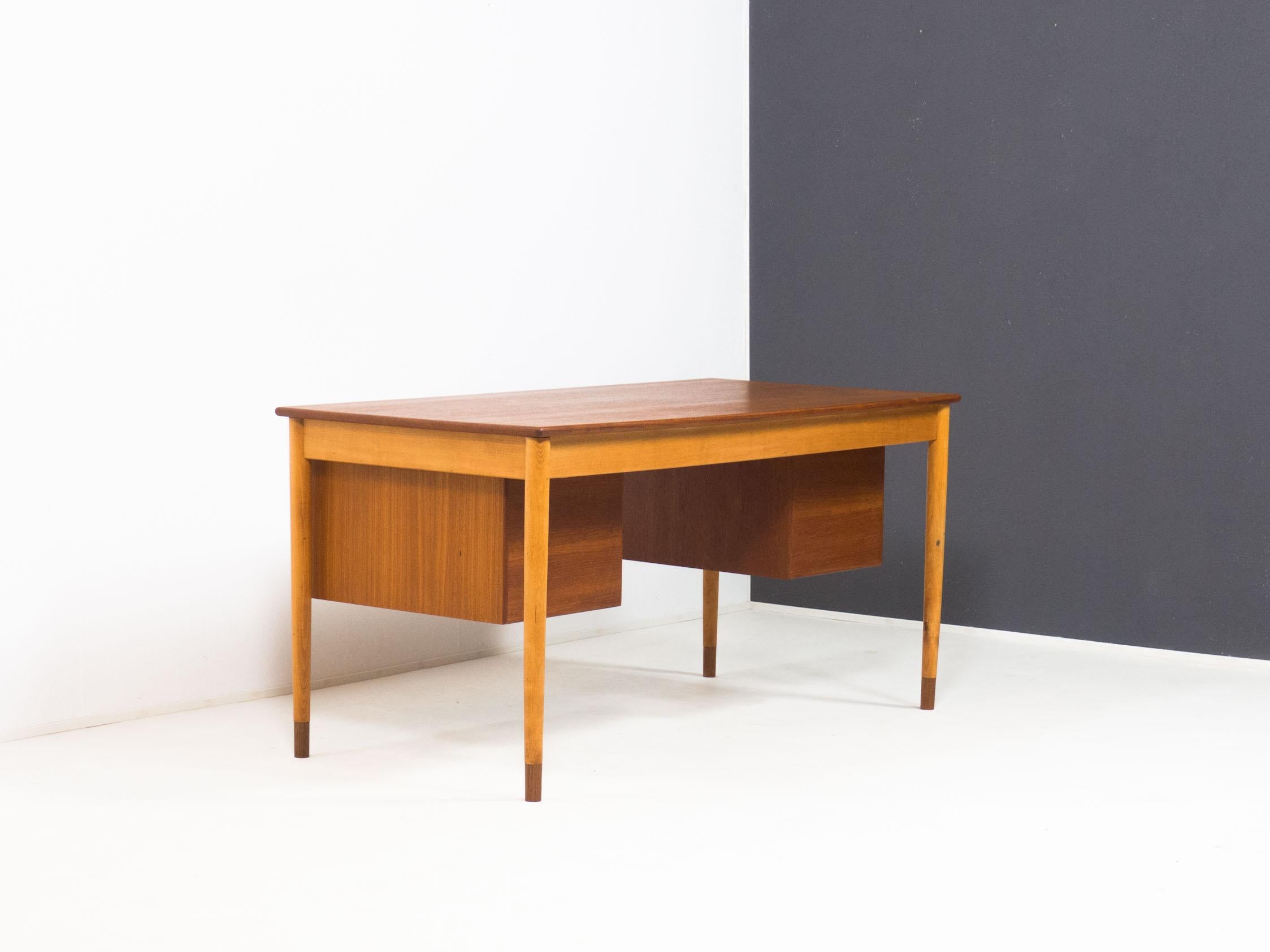  Søborg Møbler ‘model 130’ teak & beech writing desk – Børge Mogensen For Sale 3