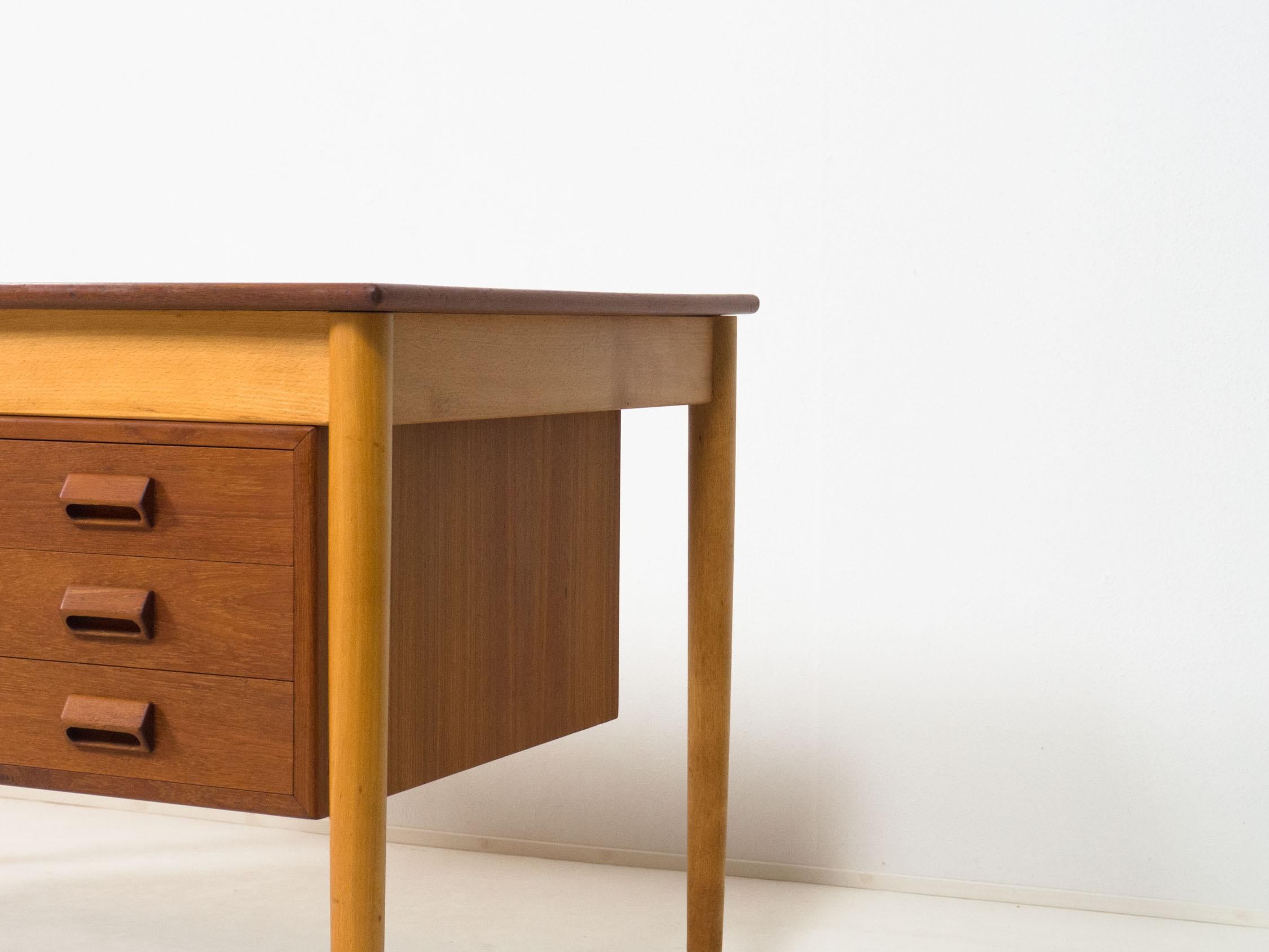 Veneer  Søborg Møbler ‘model 130’ teak & beech writing desk – Børge Mogensen For Sale