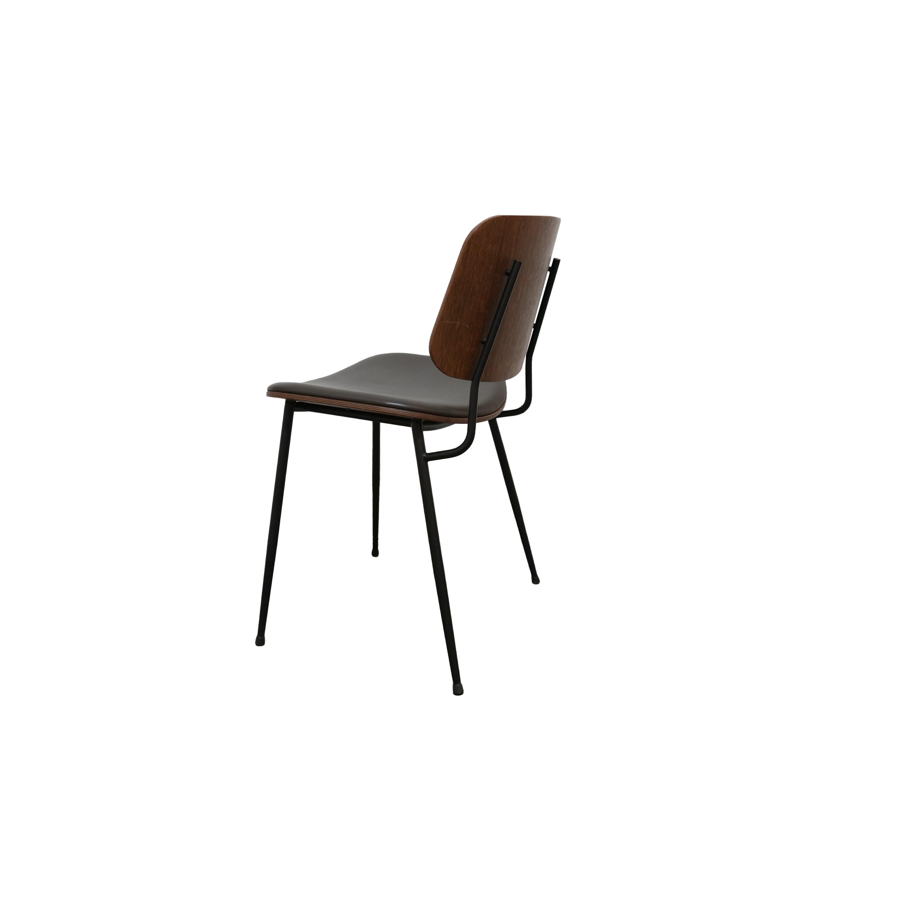 Søborg Metal Base Seat Upholstered by Fredericia Model 3061 In condizioni ottime in vendita a Atlanta, GA