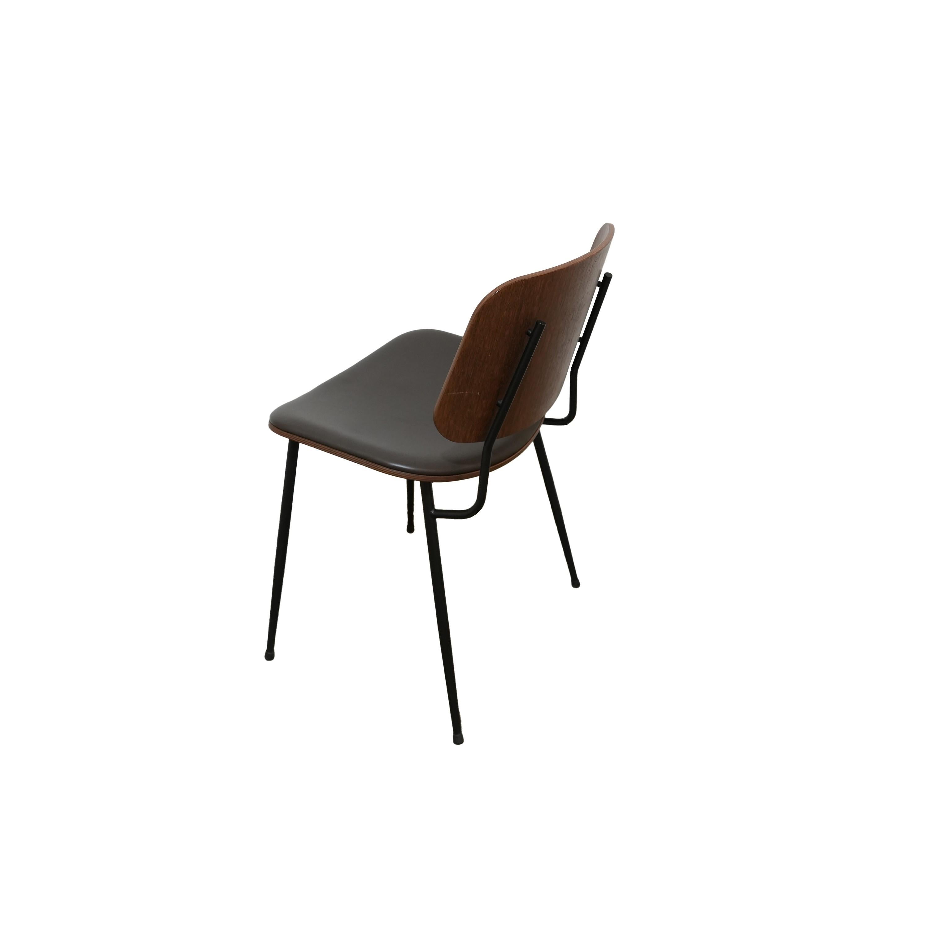 XXI secolo e contemporaneo Søborg Metal Base Seat Upholstered by Fredericia Model 3061 in vendita