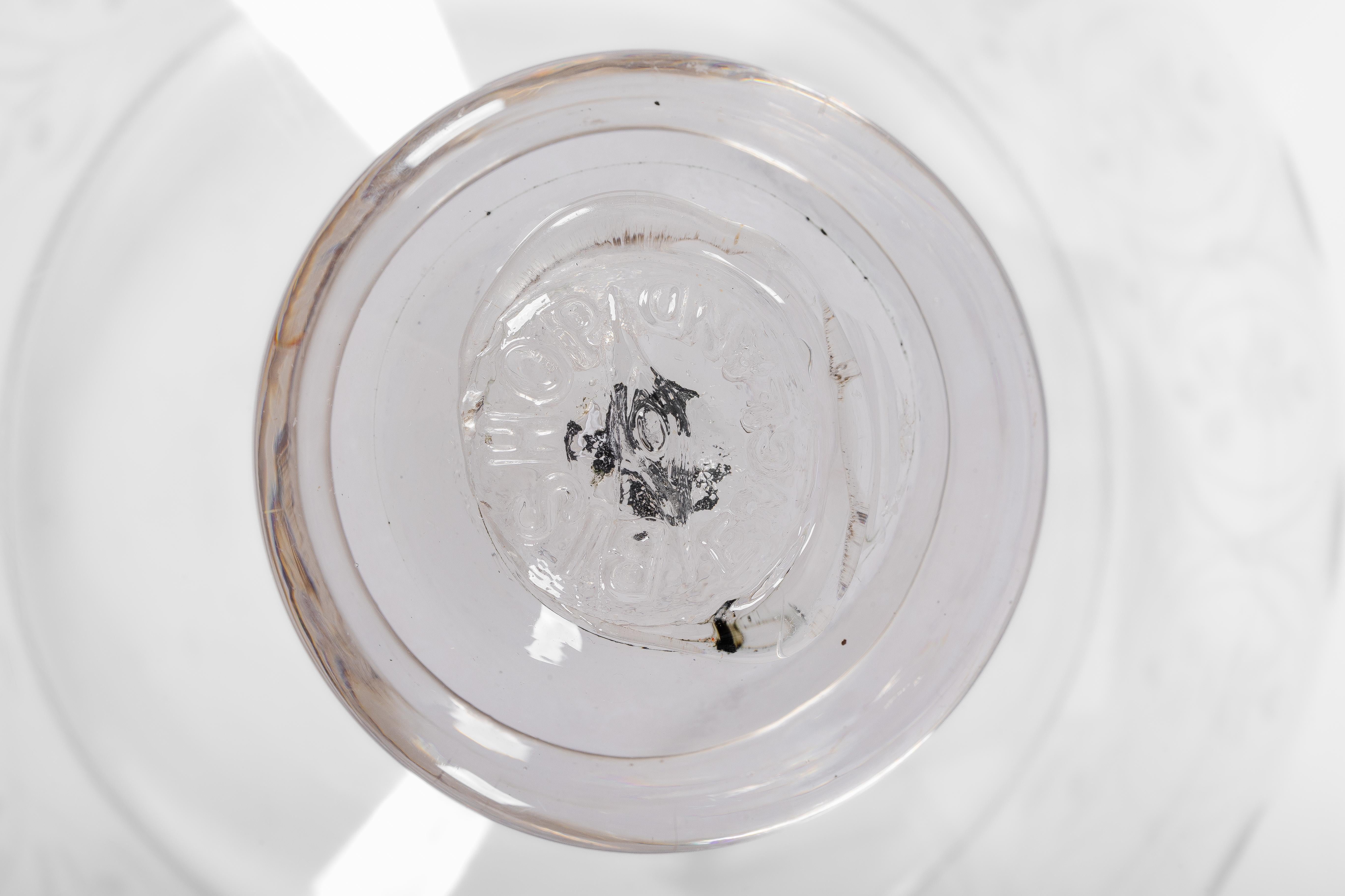 S&C Bishop and Co Farol colgante de vidrio grabado con forma de campana Moldeado en venta