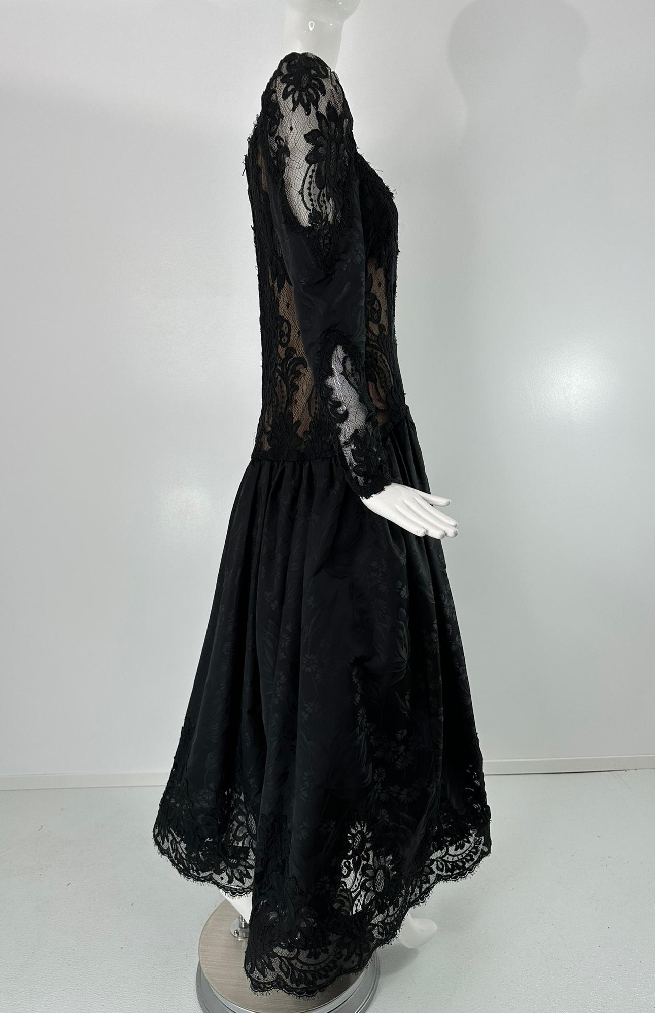 Scaaai 1990 Boutique Brocart de soie noir et dentelle guipure noire Robe du soir 10 en vente 7