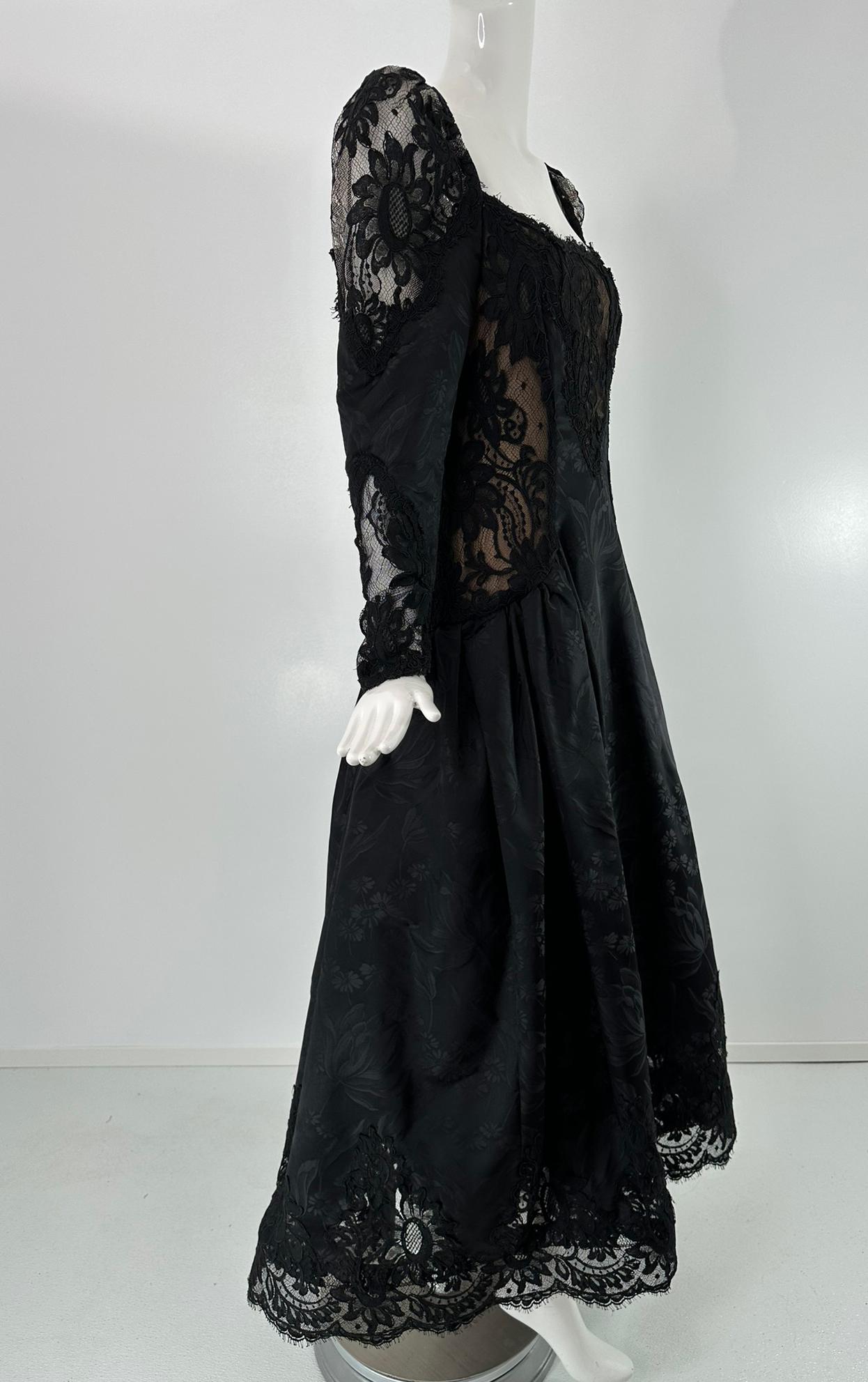 Scaaai 1990 Boutique Brocart de soie noir et dentelle guipure noire Robe du soir 10 en vente 9