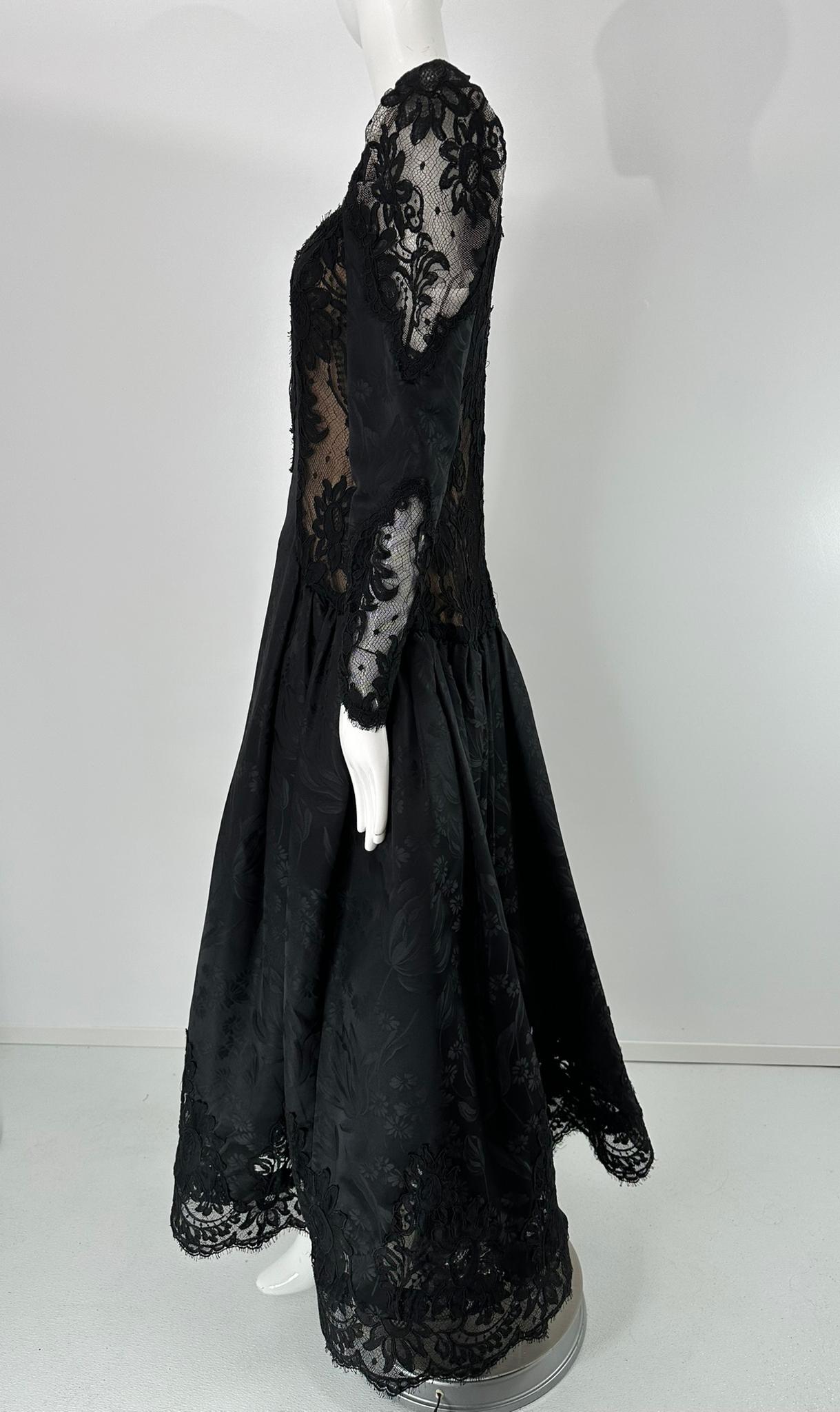 Scaaai 1990 Boutique Brocart de soie noir et dentelle guipure noire Robe du soir 10 Bon état - En vente à West Palm Beach, FL