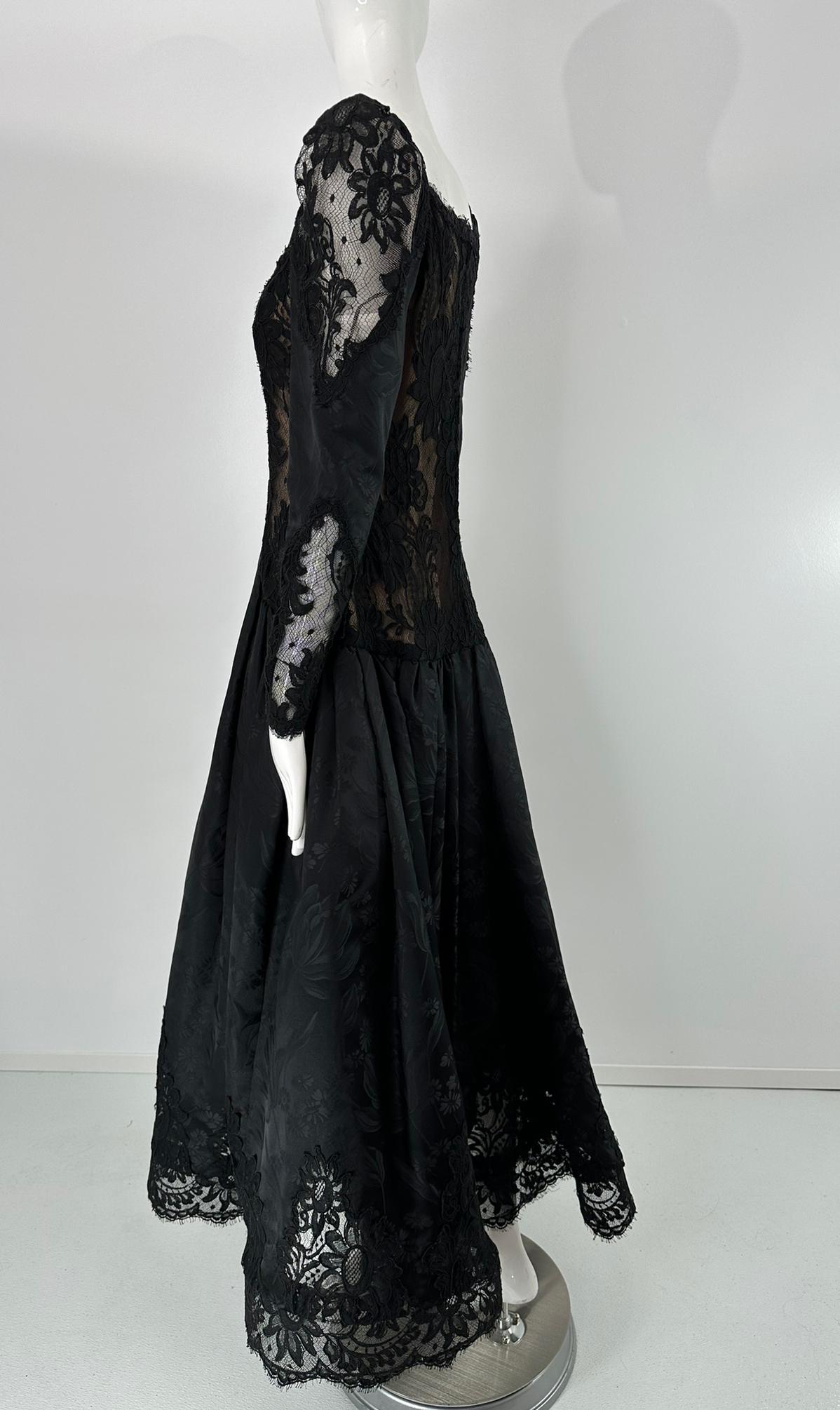 Scaaai 1990 Boutique Brocart de soie noir et dentelle guipure noire Robe du soir 10 Pour femmes en vente