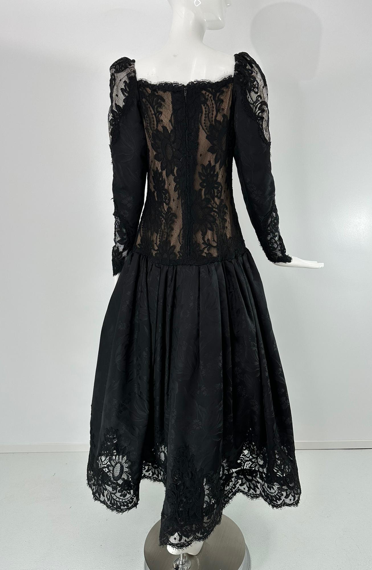 Scaaai 1990 Boutique Brocart de soie noir et dentelle guipure noire Robe du soir 10 en vente 4