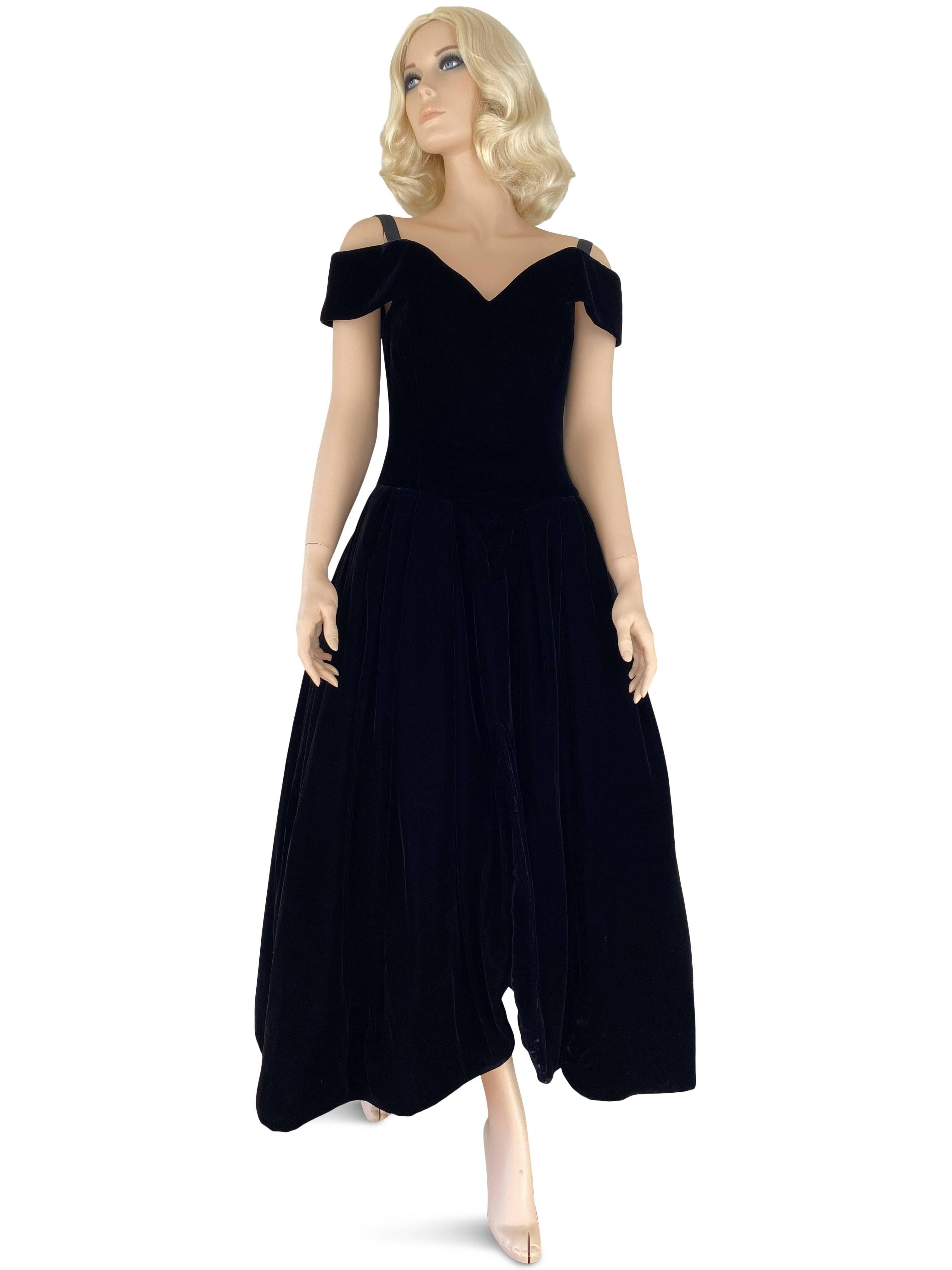 This is a dream of a dress, classically elegant with timeless style. Designed by famed couture designer Arnold Scaasi, who dressed many First Ladies as well as Oscar Awards ensembles for celebrities such as Barbara Streisand for her Funny Lady win!