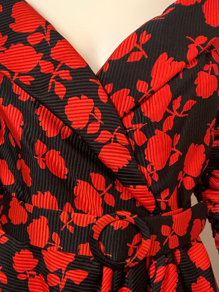 Scaasi Boutique Red Roses on Black Silk Faille Off the Shoulder Cocktail Dress In Excellent Condition For Sale In New Hope, PA