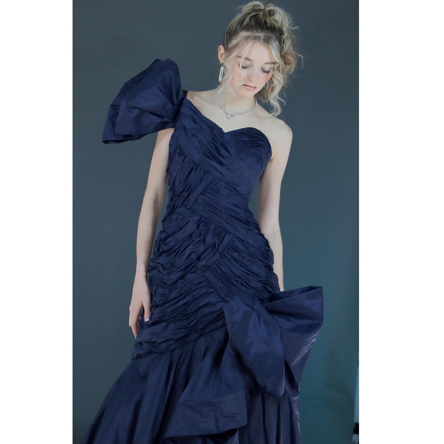 Scaasi Boutique Vintage One Shoulder Pleated Blue Evening Gown With Giant Bow In Excellent Condition For Sale In Portland, OR
